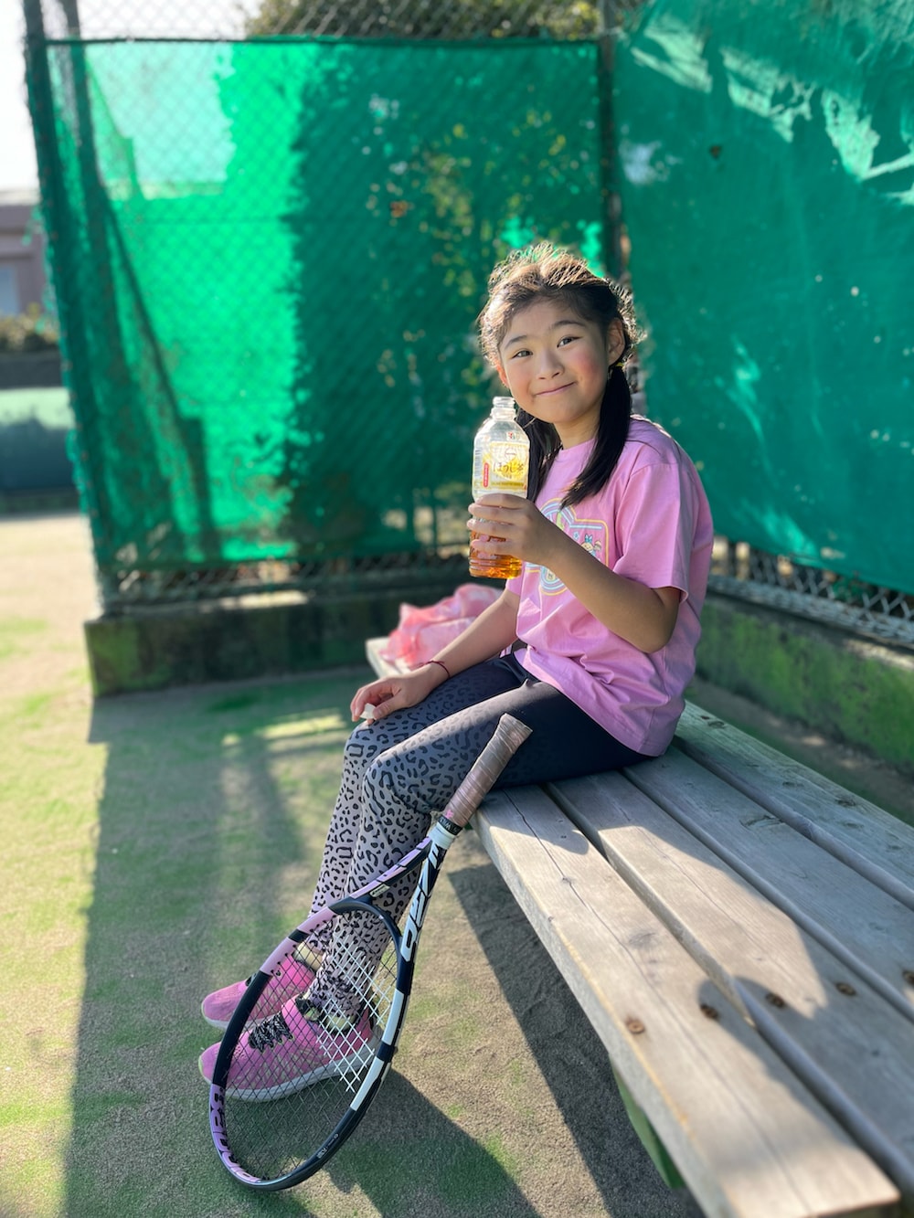 「テニス、休日スタイル、スポーツ、新星WEARISTAにエントリー、小学生、ZARA KIDS」｜「UNIQLOのアイテム（Tシャツ/カットソー、ピンク系）」を使った、springbluespringさん（キッズ・134cm）の冬コーディネートの5枚目の写真