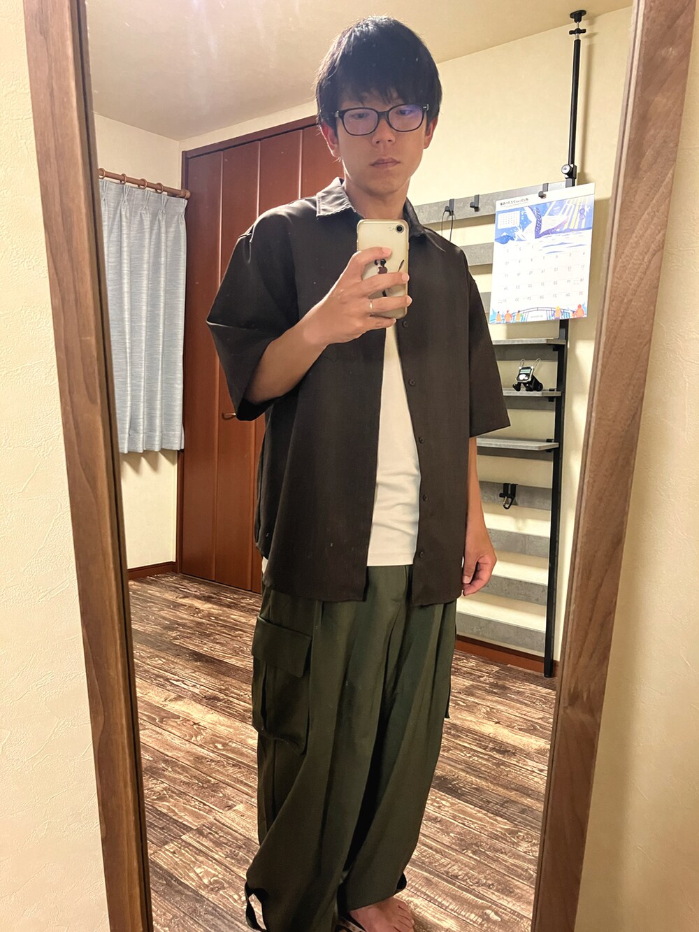 「remerのloose synthetic linen over shirt / ルーズシンセティックリネンオーバーシャツ《夏に涼しい麻調合繊》（シャツ/ブラウス、ブラック系）」を使った、理系おっ3さん（メンズ・169cm）の夏コーディネートの2枚目の写真