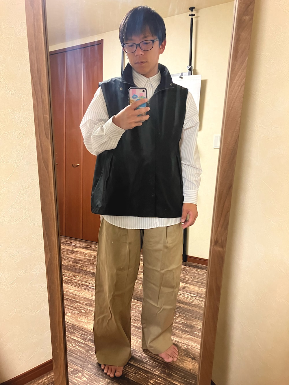 「WYM LIDNMのHARD GABA LOOSE FIT TROUSERS（その他パンツ、ベージュ系）」を使った、理系おっ3さん（メンズ・169cm）の秋コーディネートの4枚目の写真