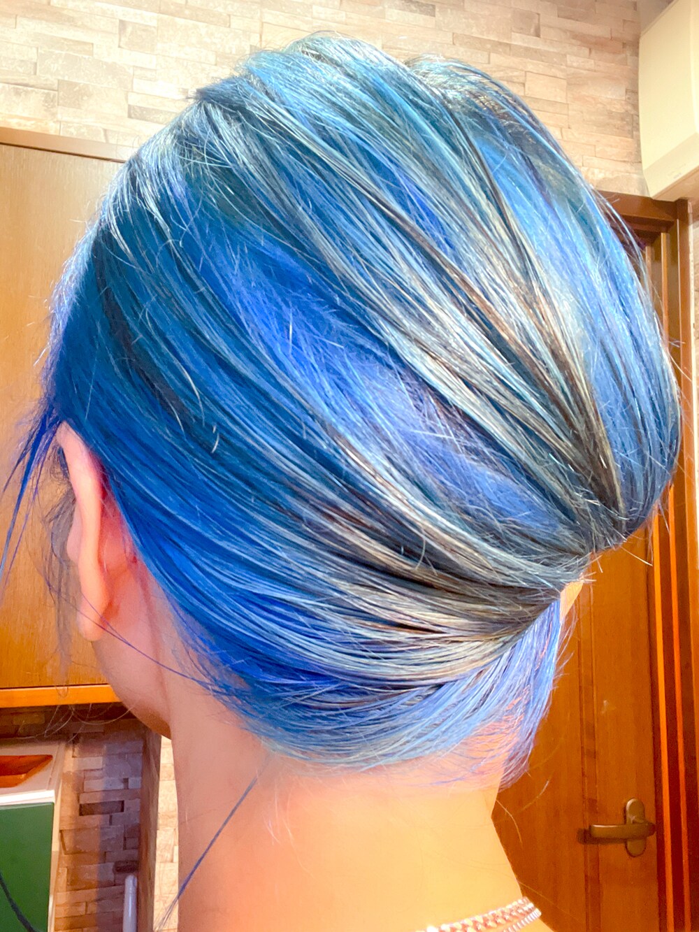 ブルー系のその他を着用したレディースの秋コーディネートの2枚目の写真