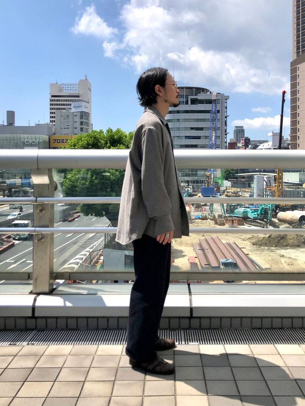 その他のシャツ/ブラウスを着用したメンズの秋コーディネートの3枚目の写真