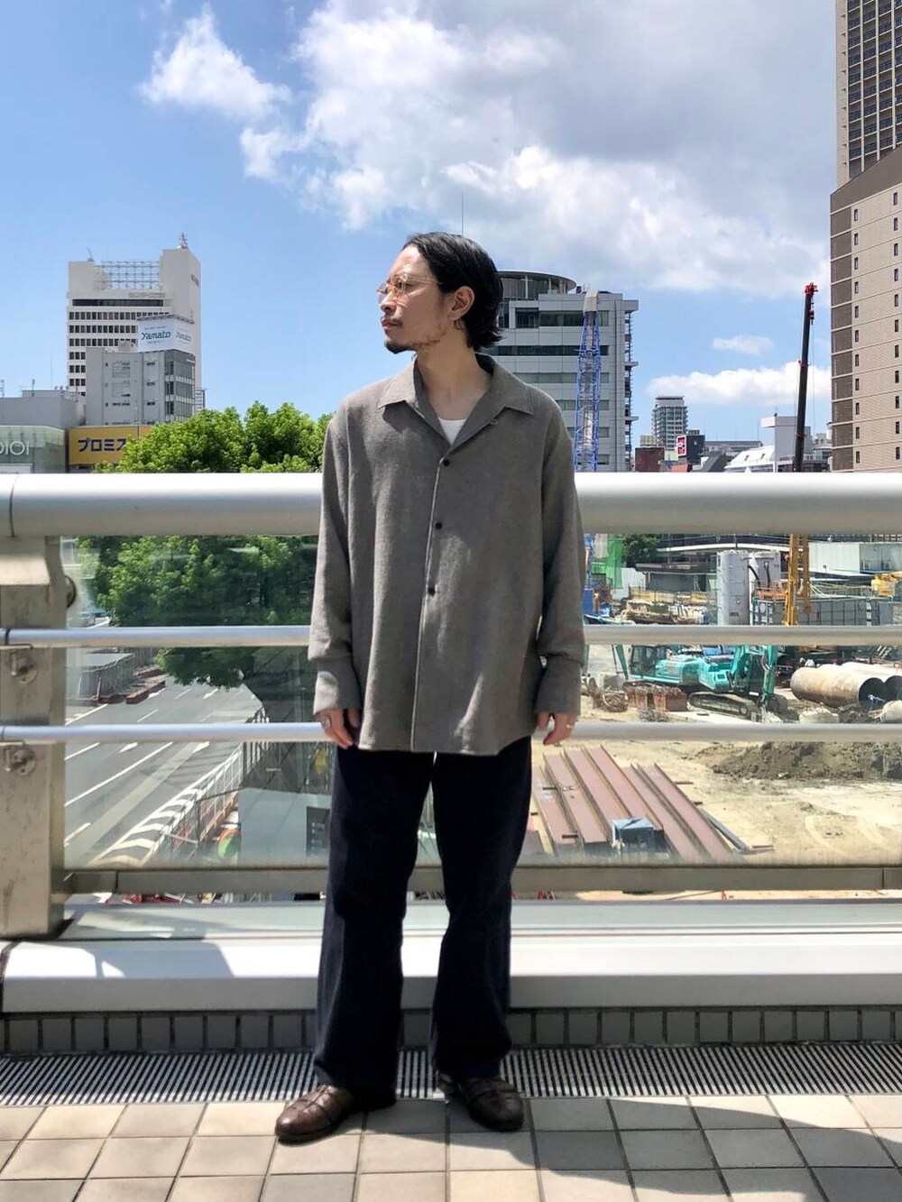 その他のシャツ/ブラウスを着用したメンズの秋コーディネートの2枚目の写真