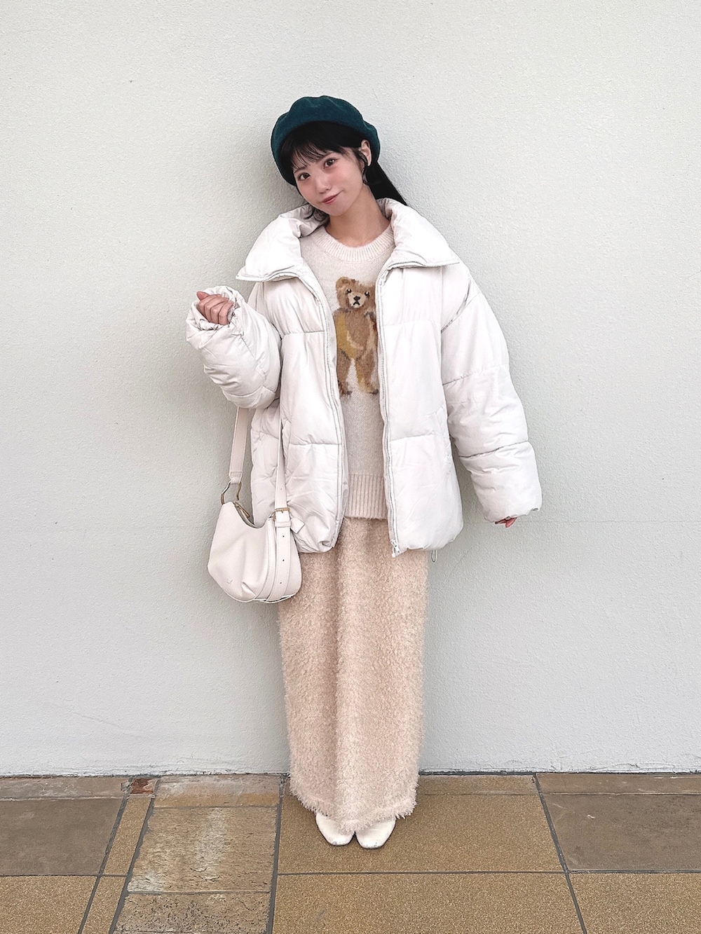 「真冬のあったかスタイル、オトナカワイイ、おでかけコーデ、オトナカジュアル、楽チンコーデ、ラフコーデ、ニット/セーター、低身長コーデ、冬アウター、ガーリーコーデ、Lily Brown、bab、しまむら、タイトスカート、骨格ウェーブ」｜「niko and...のオリジナルカラーベレー帽（ハンチング/ベレー帽、グリーン系）」を使った、miiさん（骨格ウェーブ・レディース・156cm）の冬コーディネートの2枚目の写真