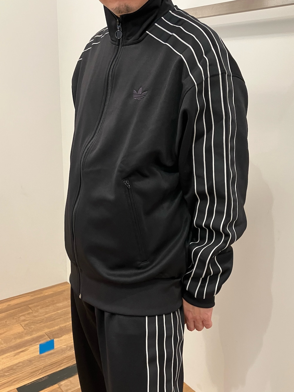 adidas オリジナル　ナイロンジャケット　セットアップ adidas ナイロンジャケット プレミアム・トラック トップ