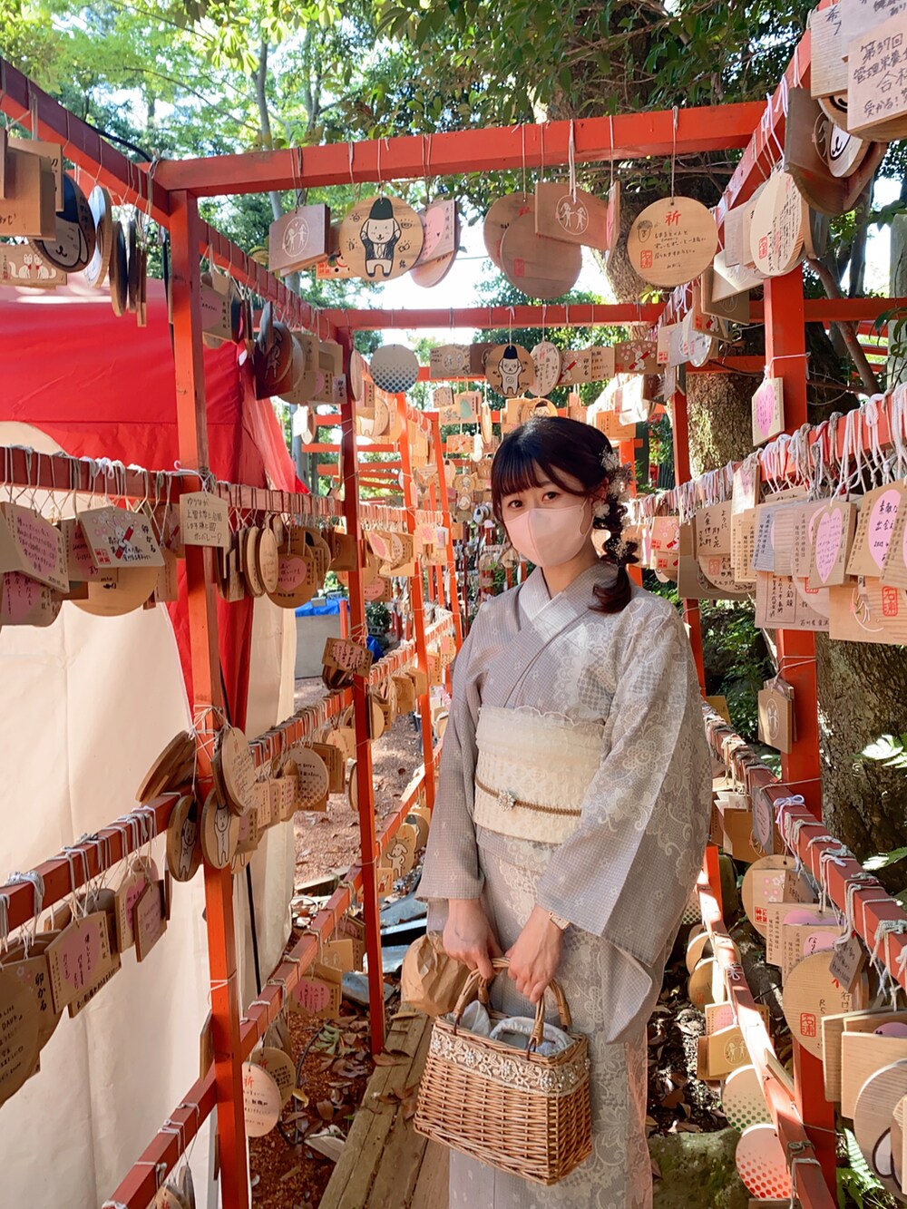 ブルー系の浴衣を着用したレディースの夏コーディネートの4枚目の写真