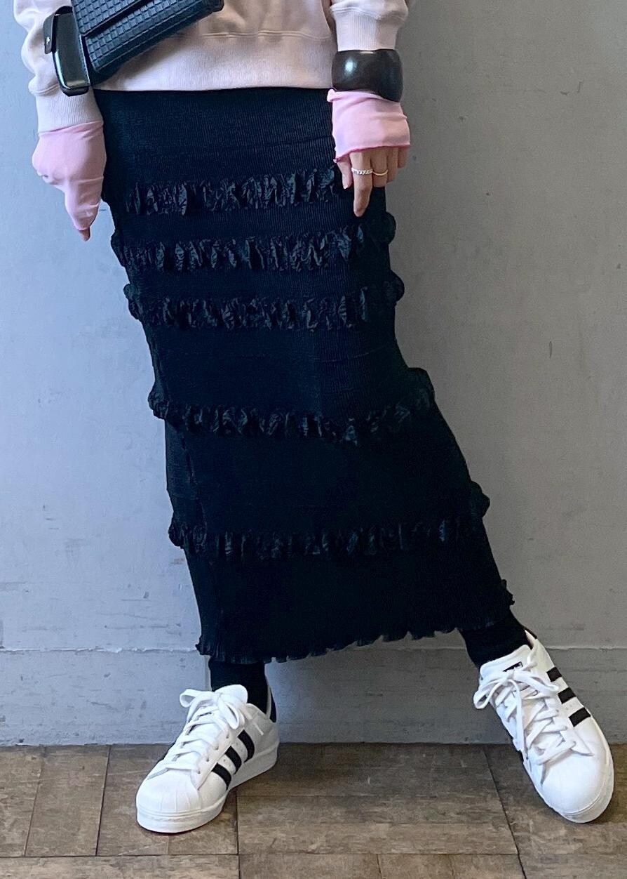 「24SS春の新作、インナー、adidas、アディダス、プリーツ、マドレーヌプリーツ、SUPERSTAR、アニエスベー、agnes b、ピンク、タイトスカート、タイト、ブラック、ショルダーバッグ、チェーンバッグ」｜「ADAM ET ROPE'の【セットアップ対応】マドレーヌプリーツスカート（スカート、ブラック系）」を使った、KIKUCHIさん（レディース・167cm）の冬コーディネートの7枚目の写真