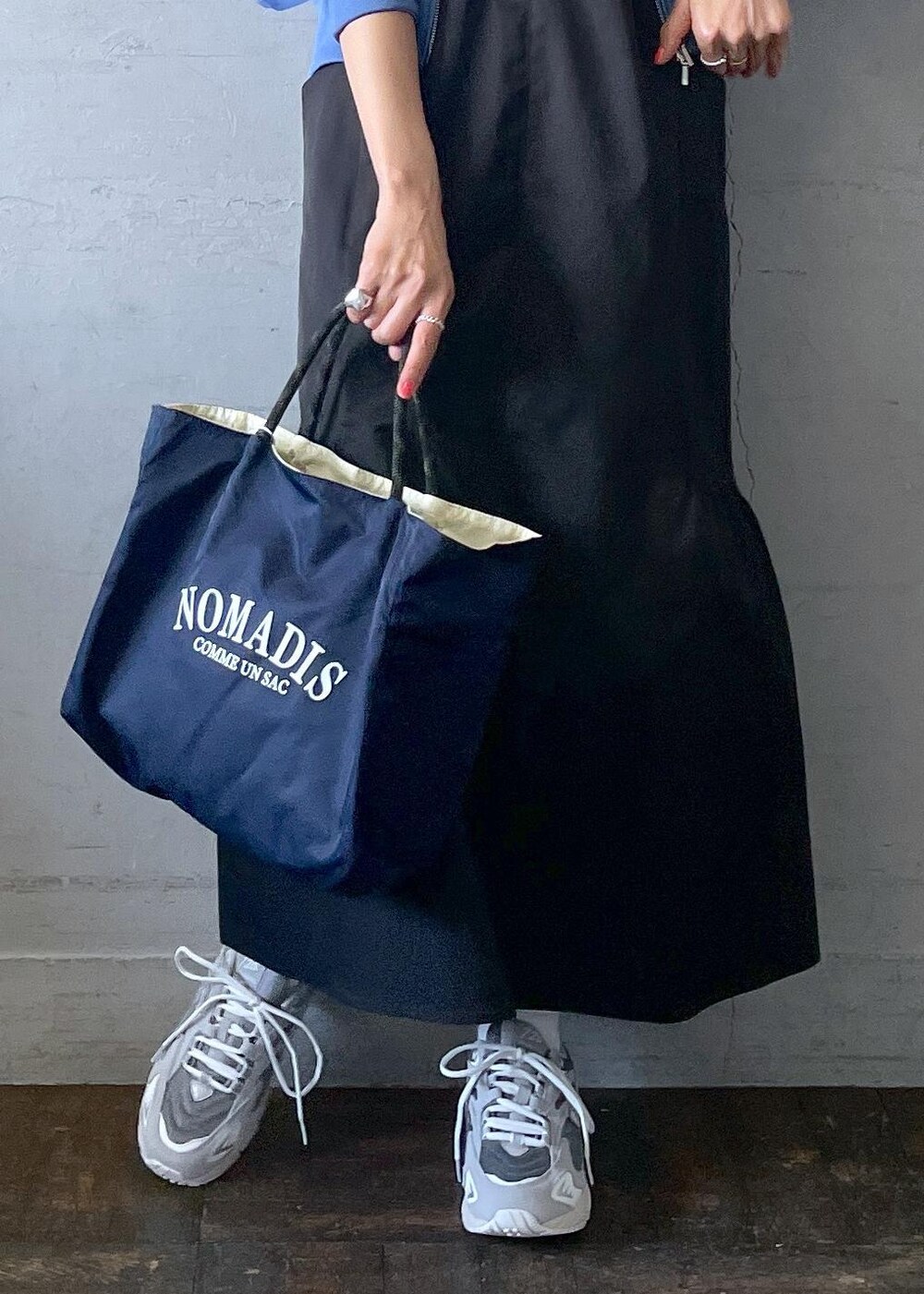 NOMADIS ADAM ET ROPE' トートバッグ　ネイビー KIKUCHI(ADAM ET ROPE' 藤井大丸)｜NOMADISのトートバッグを使っ