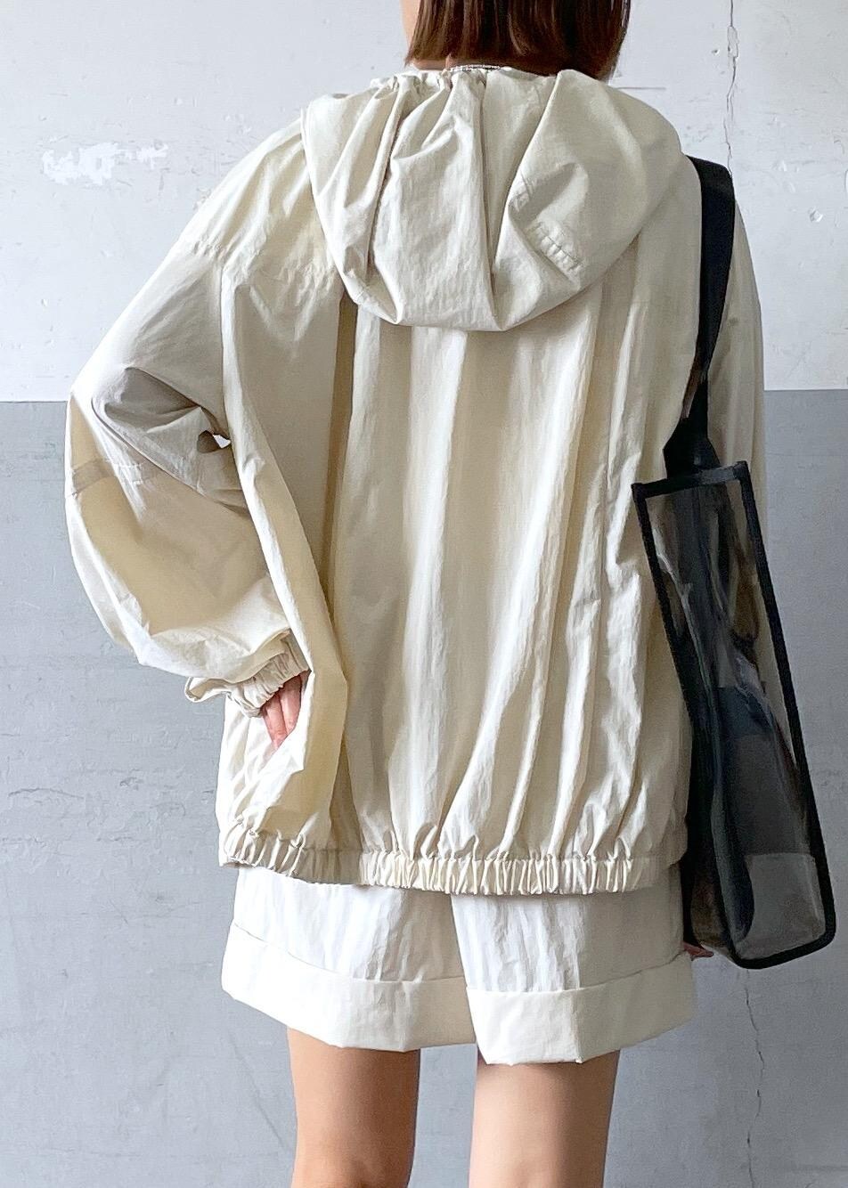 「レミレリーフ、REMI RELIEF、レインブーツ、レイン、24SS夏の新作、撥水加工、トートバッグ、セットアップ、Tシャツ、ショートパンツ、膝上丈、ADAM ET ROPÉ、FEMME、高身長、骨格ナチュラル」|「ADAM ET ROPE'のウォータープルーフソックスロングブーツ(ブーツ、ブラック系)」を使った、KIKUCHIさん(レディース・167cm)の夏コーディネートの8枚目の写真
