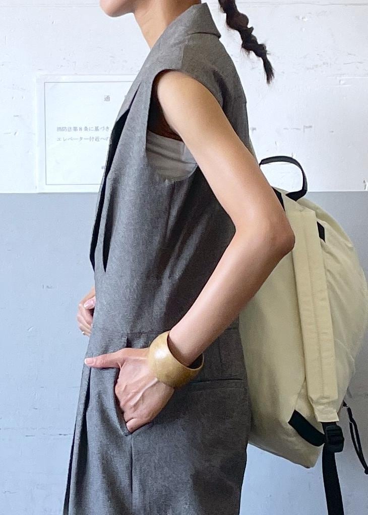「AURALLE、オーラリー、EMOELLE、エモエレ、初秋コーデ、お出かけコーデ、女子会コーデ、パンツスタイル、シンプルコーデ、別注アイテム、ADAM ET ROPÉ、ナチュラル、イエベ秋、混合、高身長」｜「PUMAの【PUMA（プーマ）】パレルモLTH（スニーカー、ホワイト系）」を使った、KIKUCHIさん（レディース・167cm）の秋コーディネートの5枚目の写真
