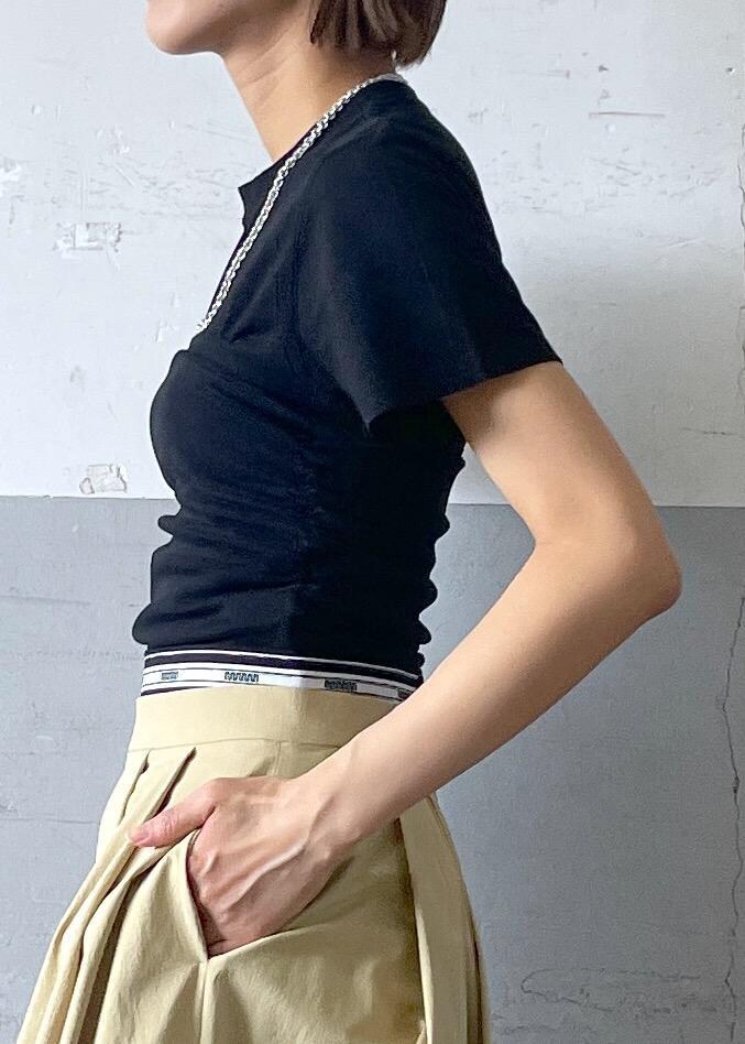 「24SS夏の新作、チェーンネックレス、シルバーネックレス、フレアスカート、NOMADIS、ノマディス、ADAM ET ROPÉ、FEMME、高身長、骨格ナチュラル、イエベ、きれいめカジュアル、レイヤード、セットアイテム、夏」｜「ADAM ET ROPE'のナローラインサンダル（サンダル、ホワイト系）」を使った、KIKUCHIさん（レディース・167cm）の春コーディネートの5枚目の写真