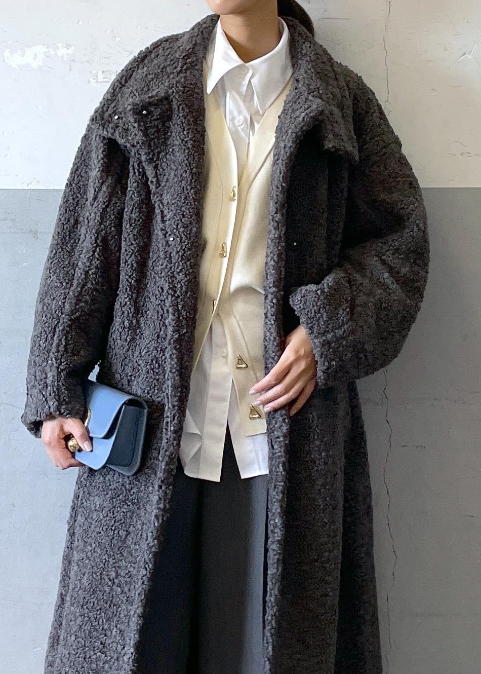 「MAESTOSO、マエストソ、ボアコート、ワイドパンツ、初冬コーデ、冬コーデ、お出かけコーデ、パンツスタイル、シンプルコーデ、ベーシック、ADAM ET ROPÉ、ナチュラル、イエベ秋、混合、高身長」|「ADAM ET ROPE'のMOL レザーワイドシャフトブーツ(ブーツ、ブラック系)」を使った、KIKUCHIさん(レディース・167cm)の冬コーディネートの5枚目の写真