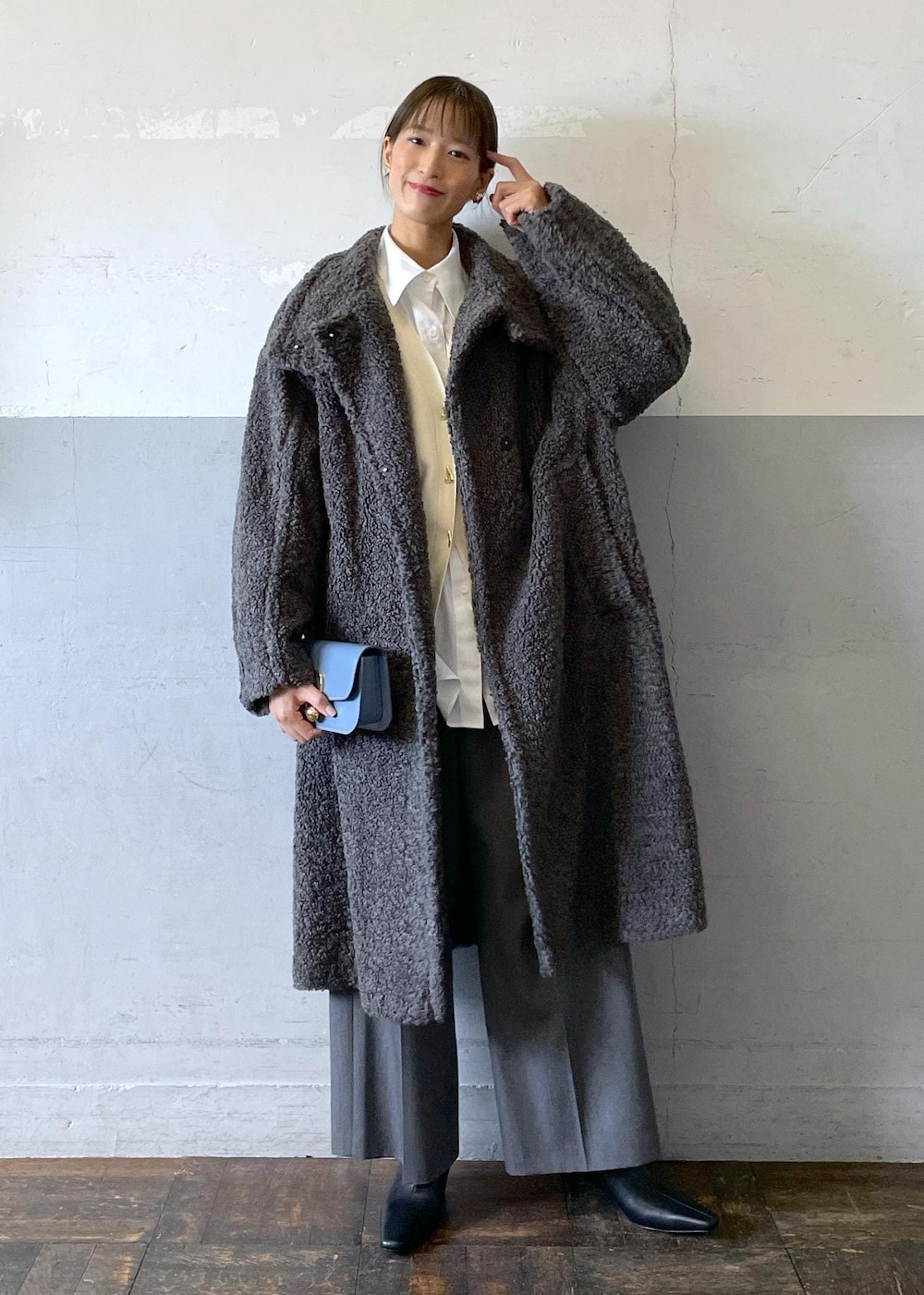 「MAESTOSO、マエストソ、ボアコート、ワイドパンツ、初冬コーデ、冬コーデ、お出かけコーデ、パンツスタイル、シンプルコーデ、ベーシック、ADAM ET ROPÉ、ナチュラル、イエベ秋、混合、高身長」|「ADAM ET ROPE'のMOL レザーワイドシャフトブーツ(ブーツ、ブラック系)」を使った、KIKUCHIさん(レディース・167cm)の冬コーディネートの2枚目の写真