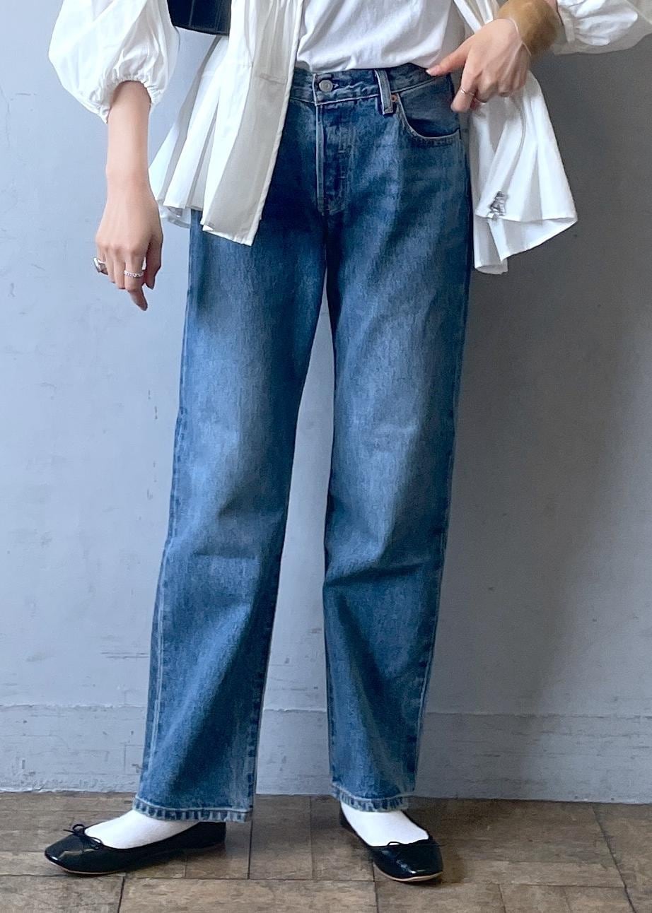「Levi's、リーバイス、BIOTOP、ビオトープ、HEARMYNAME、ヒアマイネーム、初春コーデ、春コーデ、お出かけコーデ、旅行コーデ、大人カジュアル、パンツスタイル、ADAM ET ROPÉ、ナチュラル、イエベ秋」|「ADAM ET ROPE'のボックスミニショルダーバッグ(ハンドバッグ、ブラック系)」を使った、KIKUCHIさん(レディース・167cm)の春コーディネートの8枚目の写真