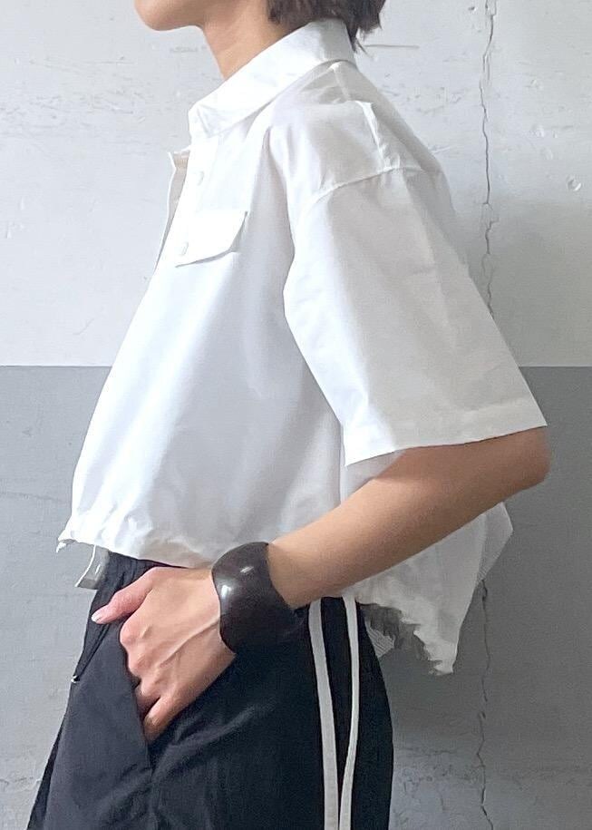 「24SS夏の新作、TAW&TOE、トーアンドトー、キャミソール、ナイロンパンツ、ショルダーバッグ、メッシュ、シャツブラウス、ADAM ET ROPÉ、FEMME、高身長、骨格ナチュラル、イエベ、カジュアル、大人カジュアル」|「ADAM ET ROPE'のカップ付きリブニットキャミソール(キャミソール、ブルー系)」を使った、KIKUCHIさん(レディース・167cm)の春コーディネートの6枚目の写真