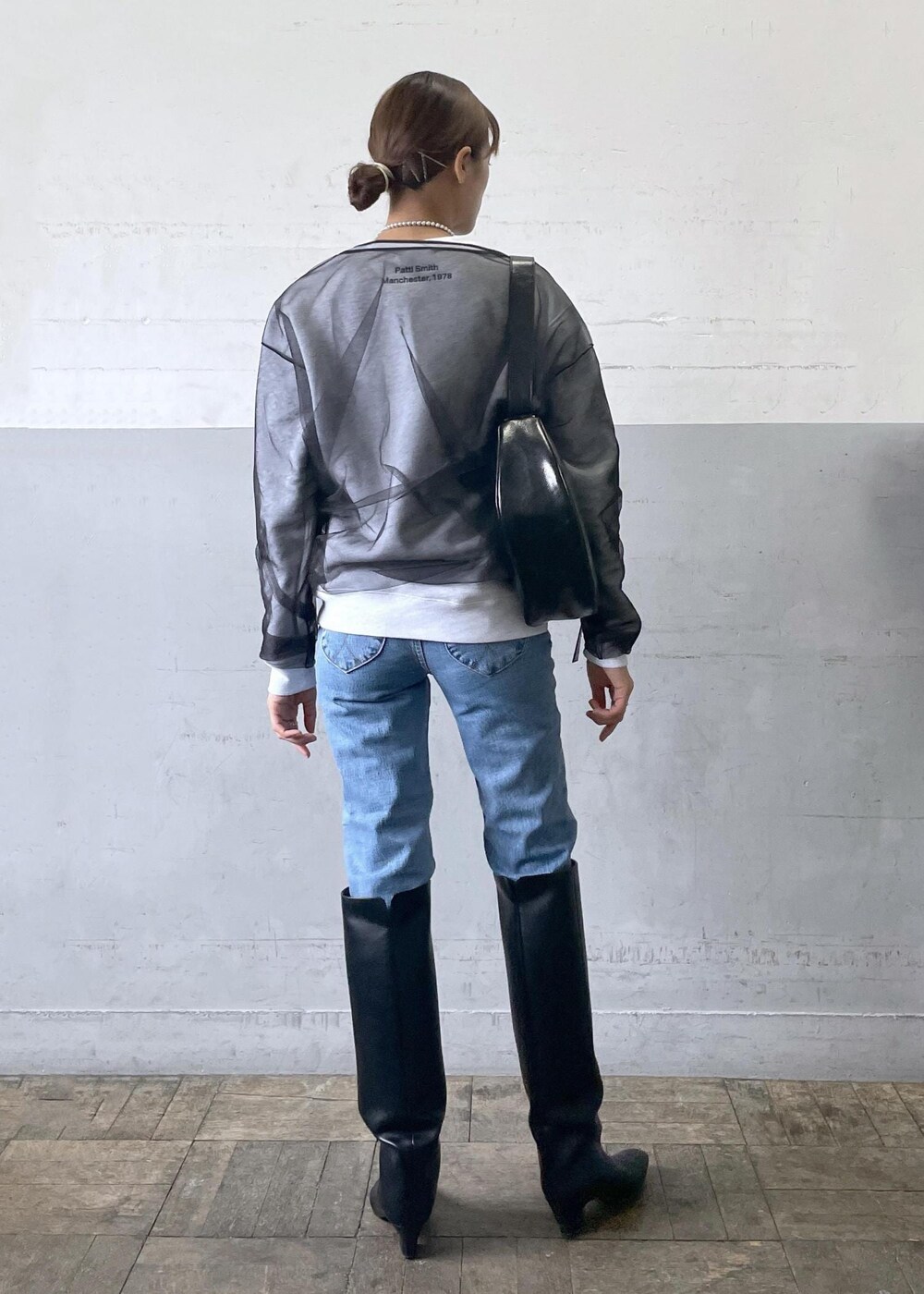 「チュール、ロングブーツ、ローラスデニム、ROLLA’S、Pattismith、レイヤード、24SS春の新作、ブラック、プルオーバー、長袖、クルーネック、デニム、ADAM ET ROPÉ、FEMME、高身長」｜「ADAM ET ROPE'のナロースクエアトゥロングブーツ（ブーツ、ブラック系）」を使った、KIKUCHIさん（レディース・167cm）の冬コーディネートの3枚目の写真