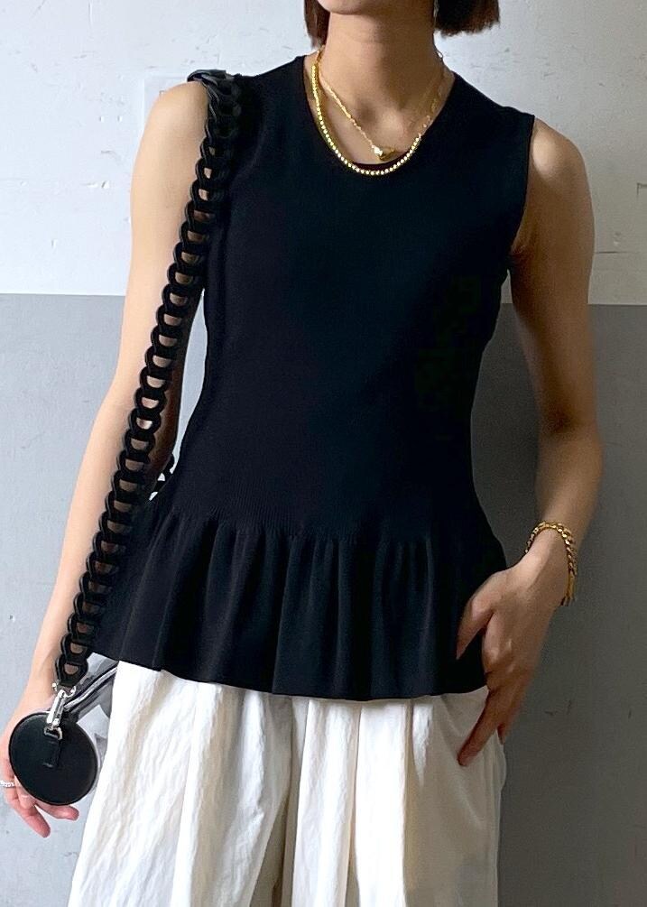 「KNOWHOW jewelry、ノウハウジュエリー、24SS夏の新作、デザインTOPS、ゴールドネックレス、ゴールドブレスレット、クリアバッグ、UVカット、撥水加工、ペプラム、ADAM ET ROPÉ、FEMME、高身長、骨格ナチュラル、イエベ」|「ADAM ET ROPE'のナローフラットサンダル(サンダル、シルバー系)」を使った、KIKUCHIさん(レディース・167cm)の夏コーディネートの4枚目の写真