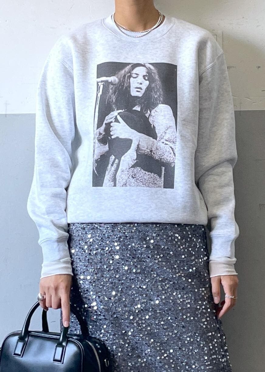 「スパンコール、Pattismith、パティスミス、OperaSPORT、オペラスポーツ、レイブ、RAIVE、ミュール、SNaPMeAward23w、デニム、ADAM ET ROPÉ、FEMME、高身長、骨格ナチュラル、イエベ」｜「ADAM ET ROPE'のロゴボストンバッグ（ボストンバッグ、ブラック系）」を使った、KIKUCHIさん（レディース・167cm）の冬コーディネートの4枚目の写真