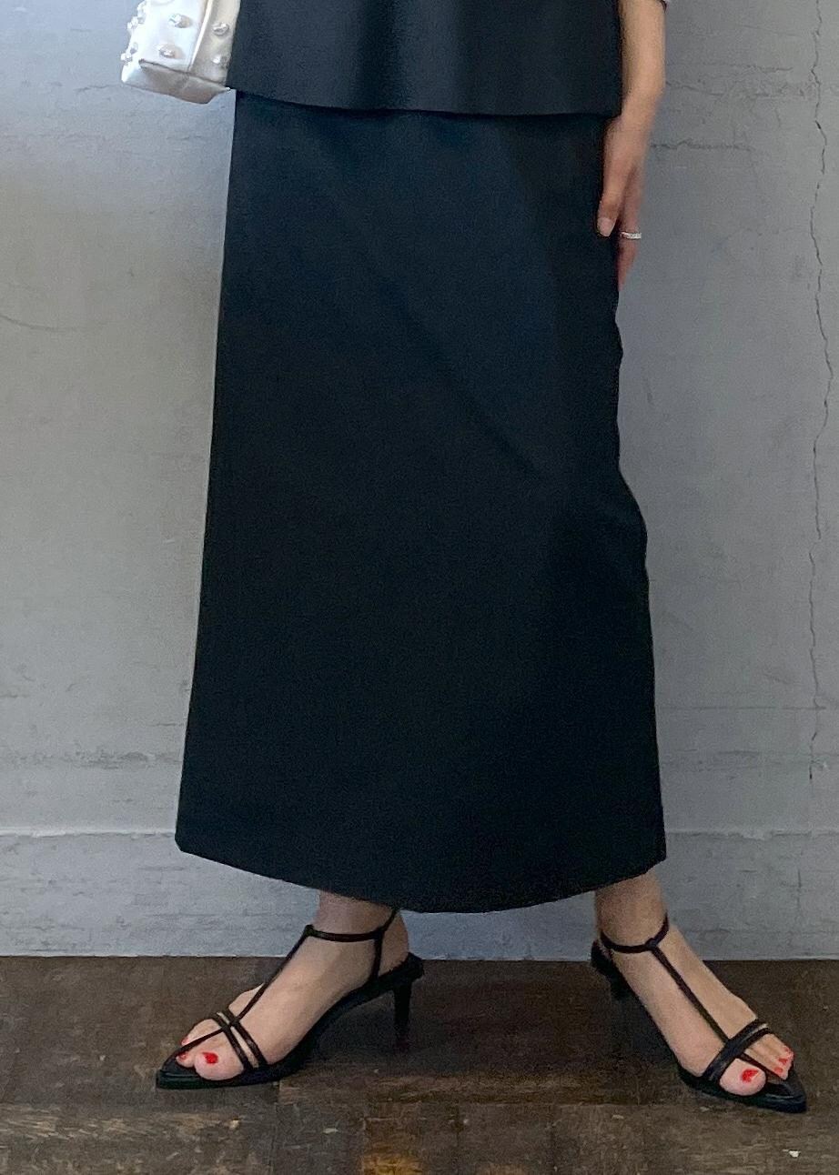 「スティーヌゴヤ、STINE GOYA、ペプラム、24SS夏の新作、パール、バングル、ショルダーバッグ、ワンピース、Vネック、サンダル、ADAM ET ROPÉ、FEMME、高身長、骨格ナチュラル、イエベ」｜「ADAM ET ROPE'のウェービーバングル（バングル/リストバンド、シルバー系）」を使った、KIKUCHIさん（レディース・167cm）の春コーディネートの7枚目の写真