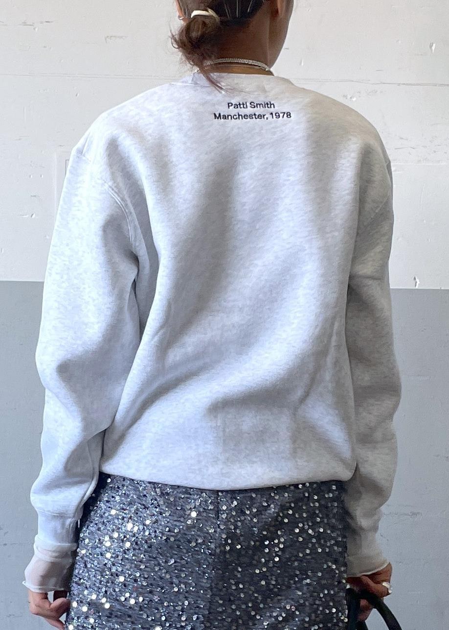 「スパンコール、Pattismith、パティスミス、OperaSPORT、オペラスポーツ、レイブ、RAIVE、ミュール、SNaPMeAward23w、デニム、ADAM ET ROPÉ、FEMME、高身長、骨格ナチュラル、イエベ」｜「ADAM ET ROPE'のロゴボストンバッグ（ボストンバッグ、ブラック系）」を使った、KIKUCHIさん（レディース・167cm）の冬コーディネートの5枚目の写真