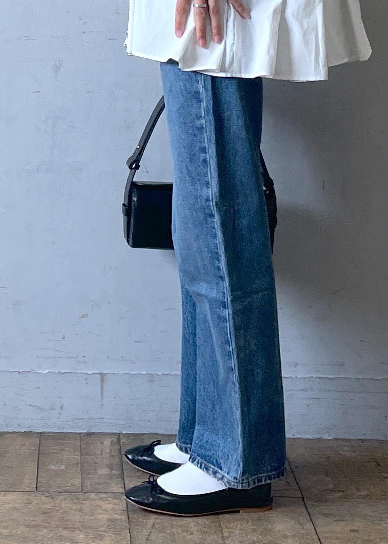 「Levi's、リーバイス、BIOTOP、ビオトープ、HEARMYNAME、ヒアマイネーム、初春コーデ、春コーデ、お出かけコーデ、旅行コーデ、大人カジュアル、パンツスタイル、ADAM ET ROPÉ、ナチュラル、イエベ秋」|「ADAM ET ROPE'のボックスミニショルダーバッグ(ハンドバッグ、ブラック系)」を使った、KIKUCHIさん(レディース・167cm)の春コーディネートの9枚目の写真