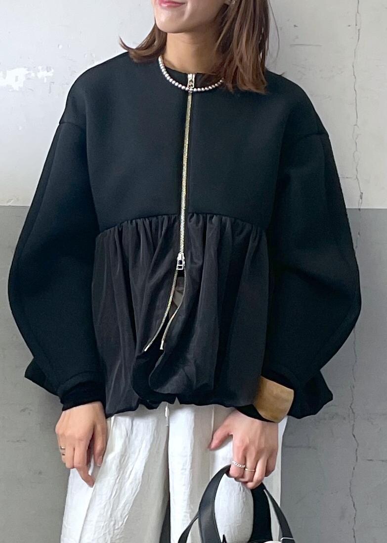 「初春コーデ、春コーデ、お仕事コーデ、セレモニーコーデ、デートコーデ、お出かけコーデ、パンツスタイル、きれいめコーデ、ADAM ET ROPÉ、ナチュラル、イエベ秋、混合、高身長、トップス、カーディガン」|「ADAM ET ROPE'のフォルムヒールポインテッドパンプス(パンプス、ホワイト系)」を使った、KIKUCHIさん(レディース・167cm)の春コーディネートの5枚目の写真