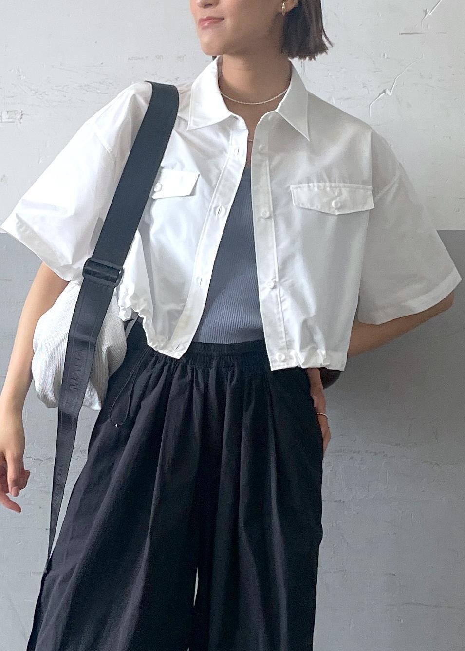 「24SS夏の新作、TAW&TOE、トーアンドトー、キャミソール、ナイロンパンツ、ショルダーバッグ、メッシュ、シャツブラウス、ADAM ET ROPÉ、FEMME、高身長、骨格ナチュラル、イエベ、カジュアル、大人カジュアル」|「ADAM ET ROPE'のカップ付きリブニットキャミソール(キャミソール、ブルー系)」を使った、KIKUCHIさん(レディース・167cm)の春コーディネートの5枚目の写真