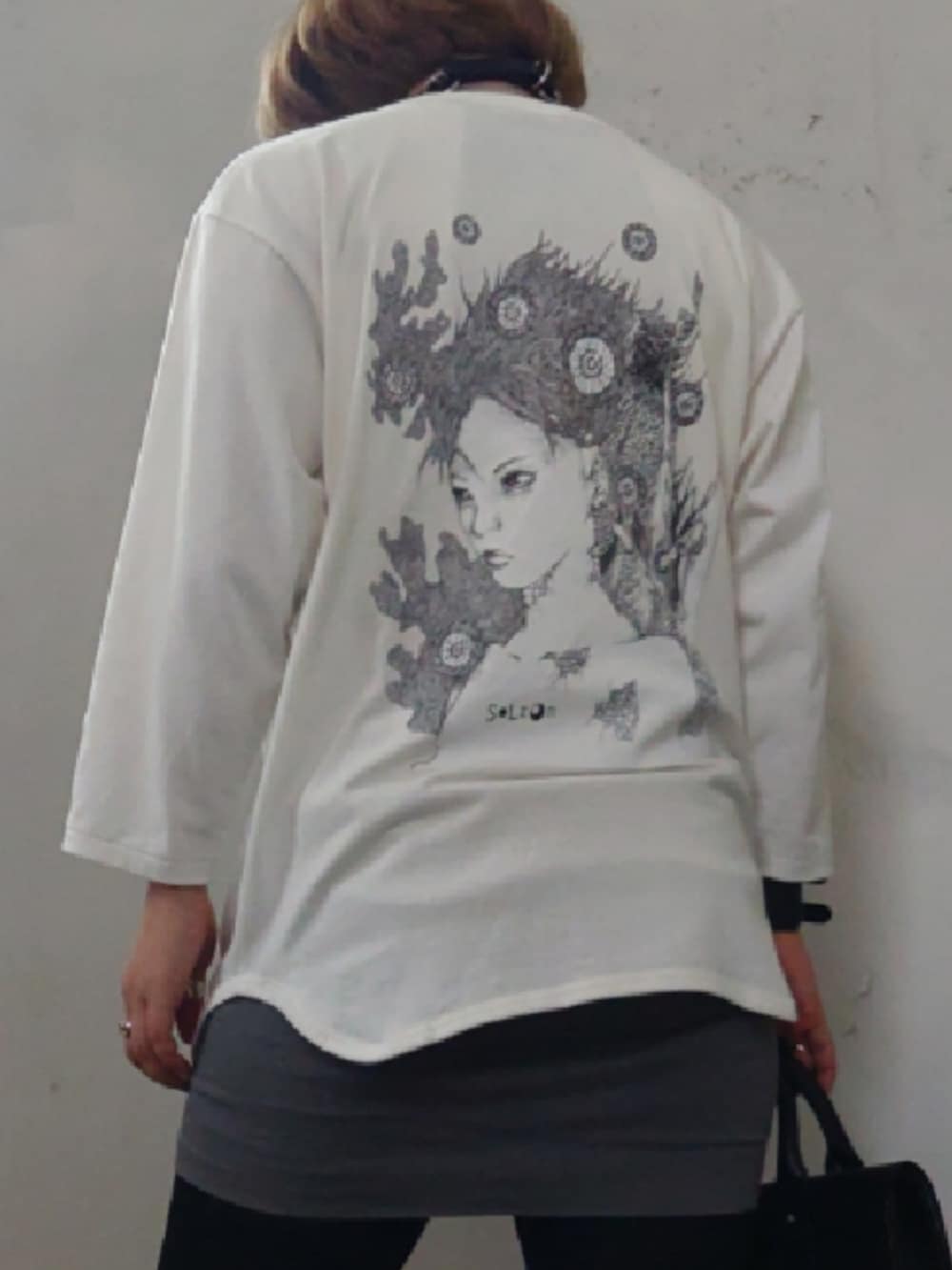 「コラボ、20ホールブーツ、20ホールマーチン、Tシャツ」｜「SoLzOn✖RIEKOのアイテム（Tシャツ/カットソー、ホワイト系）」を使った、リィコさん（レディース・160cm）の夏コーディネートの2枚目の写真