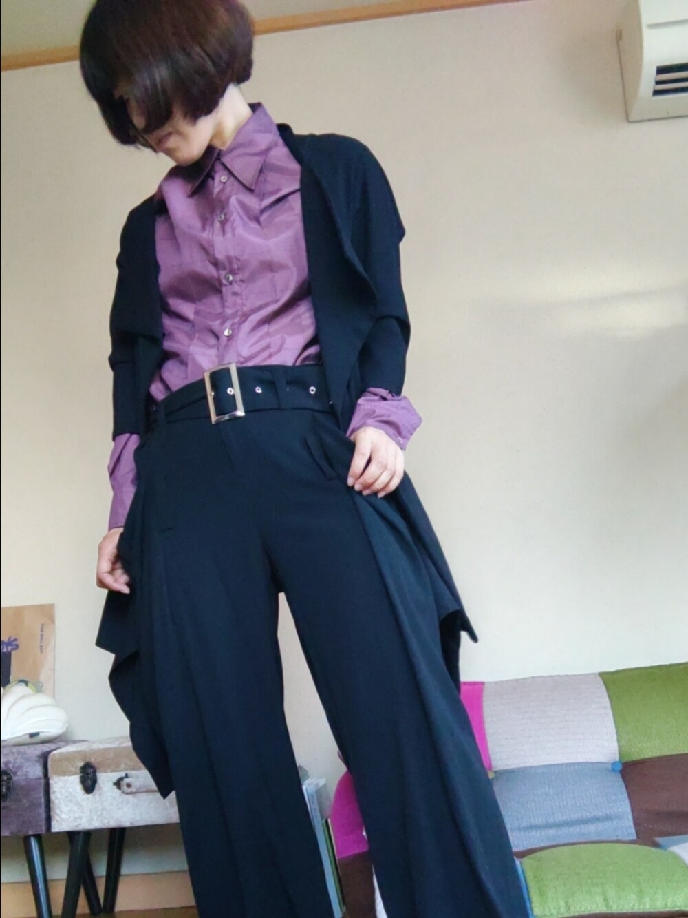 「秋のコーデ、モード、パープル×黒、パープル」｜「LIMI feuのアイテム（その他パンツ、ブラック系）」を使った、リィコさん（レディース・160cm）の秋コーディネートの3枚目の写真