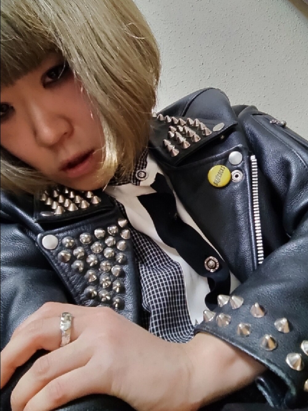 「パンク、punk、ロック、rock」｜「HELL CAT PUNKSのアイテム（ライダースジャケット、ブラック系）」を使った、リィコさん（レディース・160cm）の冬コーディネートの2枚目の写真