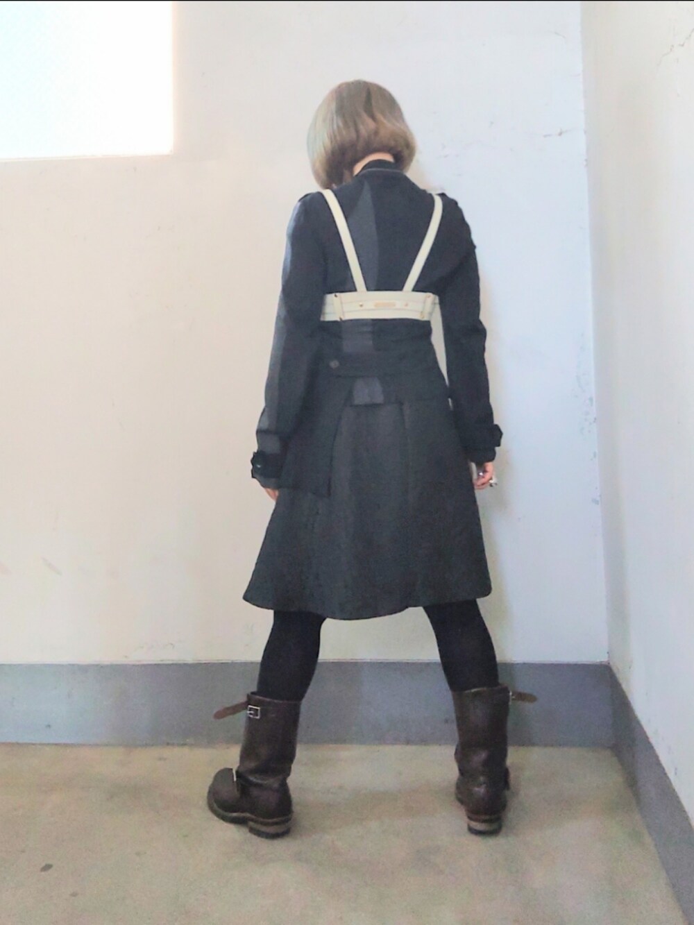 「モード、おでかけコーデ、ハーネス」｜「Y's red lableのアイテム（ノーカラージャケット、グレー系）」を使った、リィコさん（レディース・160cm）の冬コーディネートの2枚目の写真