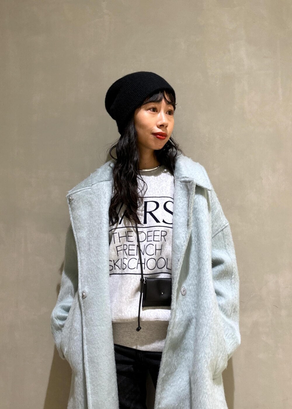 「ADAM ET ROPÉ、FEMME、高身長、骨格ウェーブ、ブルべ、カジュアル、大人カジュアル、モード、秋、冬、秋コーデ、冬コーデ、秋ファッション、冬ファッション、23AW秋の新作」｜「ADAM ET ROPE'のナロースクエアトゥロングブーツ（ブーツ、ブラック系）」を使った、adamosariさん（レディース・165cm）の秋コーディネートの7枚目の写真