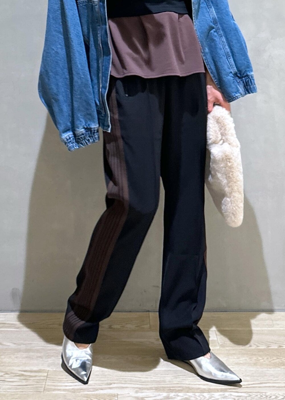 「ADAM ET ROPÉ、FEMME、HOMME、UNISEX、高身長、骨格ウェーブ、ブルべ、カジュアル、大人カジュアル、モード、スポーティー、秋コーデ、秋ファッション、23AW秋の新作、モノトーン」｜「ADAM ET ROPE'のcoffee beans necklace（ネックレス、シルバー系）」を使った、adamosariさん（レディース・165cm）の夏コーディネートの9枚目の写真