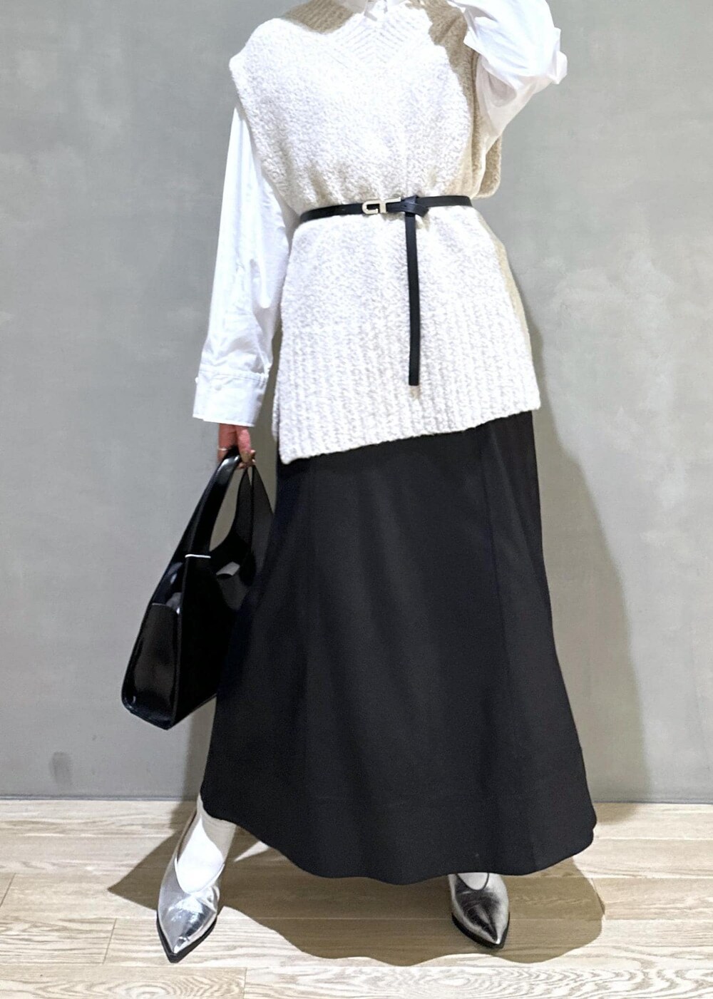 「ADAM ET ROPÉ、FEMME、高身長、骨格ウェーブ、ブルべ」|「ADAM ET ROPE'のサンドステッチローウエストスカート(スカート、ブラック系)」を使った、adamosariさん(レディース・165cm)の秋コーディネートの8枚目の写真