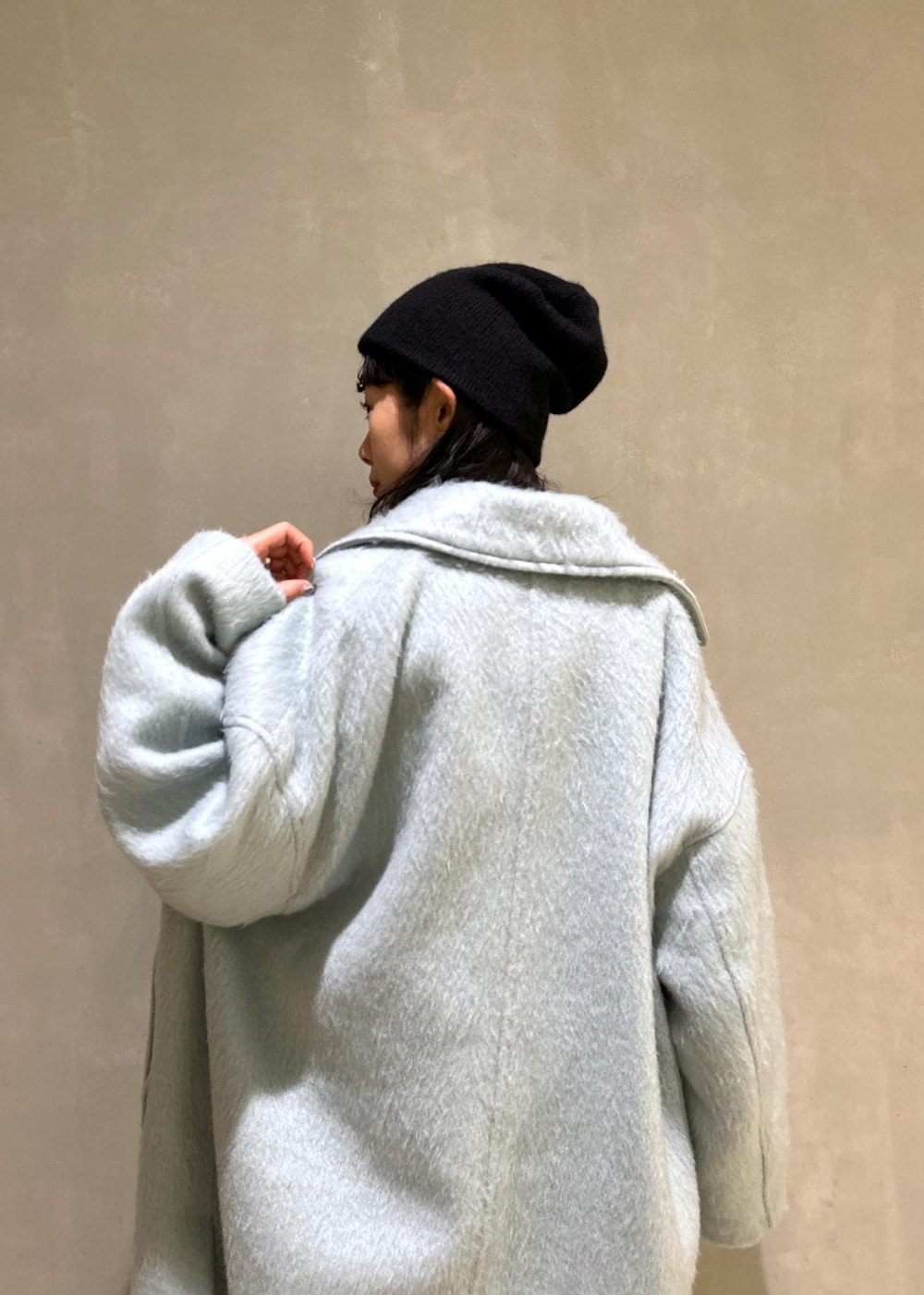 「ADAM ET ROPÉ、FEMME、高身長、骨格ウェーブ、ブルべ、カジュアル、大人カジュアル、モード、秋、冬、秋コーデ、冬コーデ、秋ファッション、冬ファッション、23AW秋の新作」｜「ADAM ET ROPE'のナロースクエアトゥロングブーツ（ブーツ、ブラック系）」を使った、adamosariさん（レディース・165cm）の秋コーディネートの10枚目の写真