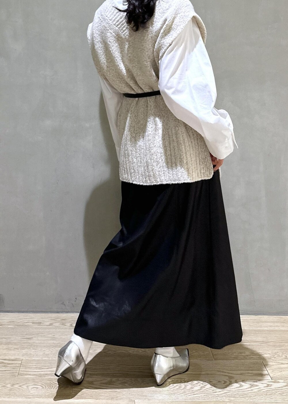「ADAM ET ROPÉ、FEMME、高身長、骨格ウェーブ、ブルべ」|「ADAM ET ROPE'のサンドステッチローウエストスカート(スカート、ブラック系)」を使った、adamosariさん(レディース・165cm)の秋コーディネートの9枚目の写真