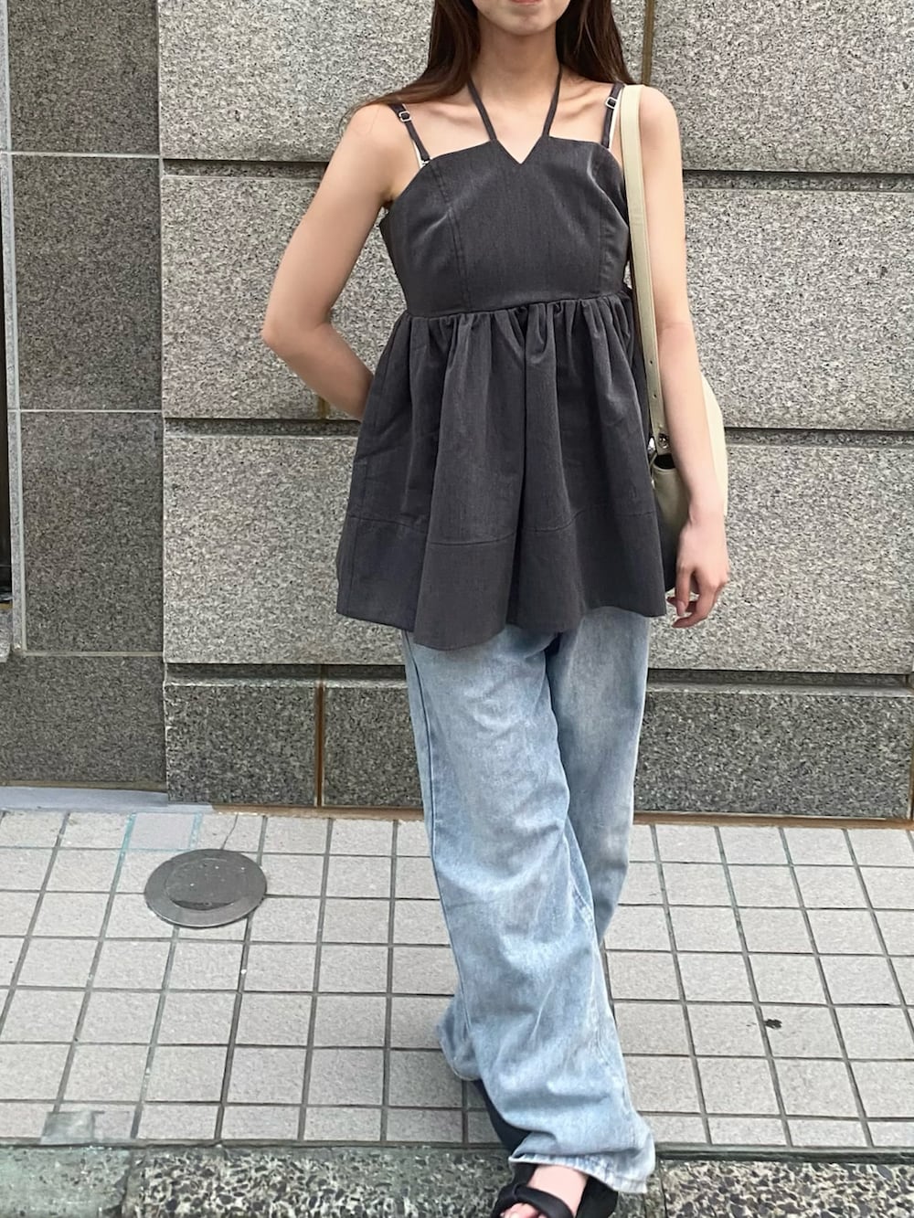 「アツいコーデ全部見せ、レイヤードスタイル、スポーツミックス、プチプラ、夏コーデ、ootd、デニム、デニムパンツ」｜「MERLOTの【RENNA’s direction item】マルチwayリボンチュニック（チュニック、グレー系）」を使った、Rさん（骨格ウェーブ・レディース・153cm）の夏コーディネートの3枚目の写真