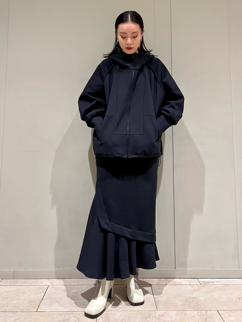 UN3D. SIDE PARTS DETAIL HOODIE 36新品 UN3D.（アンスリード）の「SIDE PARTS DETAIL HOODIE / サイドパーツ