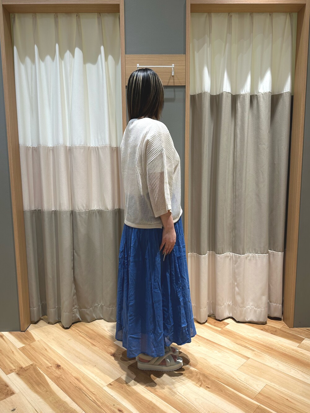 「春、春服、春コーデ、オトナ女子、低身長、低身長コーデ、ゆるコーデ、大人かわいい、スカーチョ、カジュアル、カジュアルコーデ、骨格ストレート、おしゃれさんと繋がりたい、Samansa Mos2 blue、サマンサモスモスブルー」｜「Samansa Mos2 blueのアイテム（Tシャツ/カットソー、ホワイト系）」を使った、るぴさん（レディース・155cm）の春コーディネートの4枚目の写真