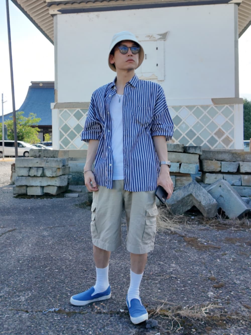 「メンズファッション、大人カジュアル、シンプルスタイル、マリン、マリンコーデ、キジマタカユキ、KIJIMA TAKAYUKI、SLICK」｜「URBAN RESEARCH DOORSのエコ キャンバススリッポン-ブルー（スリッポン、ブルー系）」を使った、九条∞(くじょうえいと)さん（メンズ・168cm）の夏コーディネートの2枚目の写真