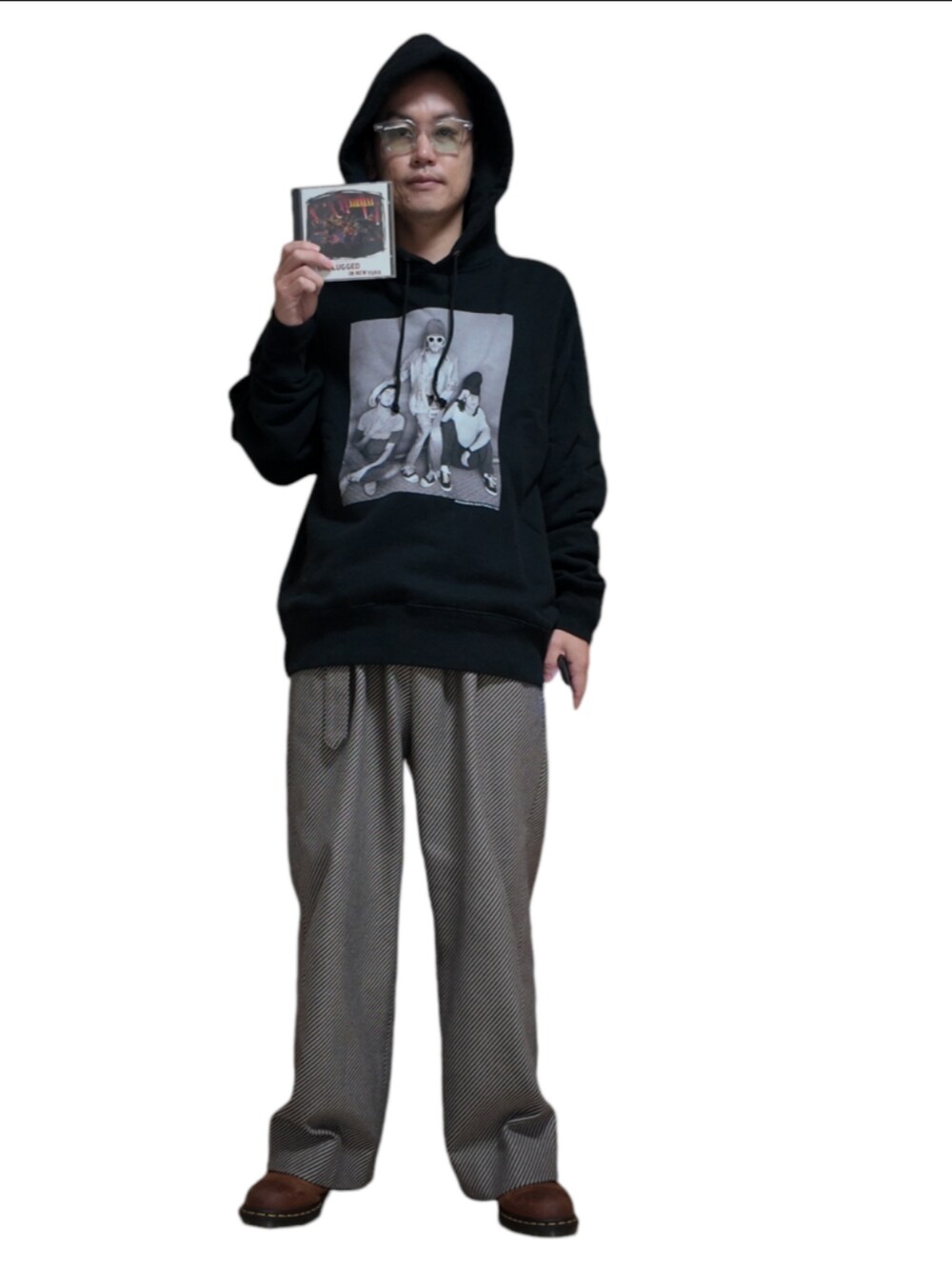 「メンズファッション、お洒落さんとつながりたい、音楽で繋がる、ニルヴァーナ、NIRVANA、古着、今日のコーデ、フーディー、パーカー、秋っぽコーデ更新中、yoke、ビーニー」｜「EXAMPLEのEXAMPLE HEAVY BEANIE (JAPAN MADE)（ニットキャップ/ビーニー、レッド系）」を使った、九条∞(くじょうえいと)さん（メンズ・168cm）の秋コーディネートの2枚目の写真