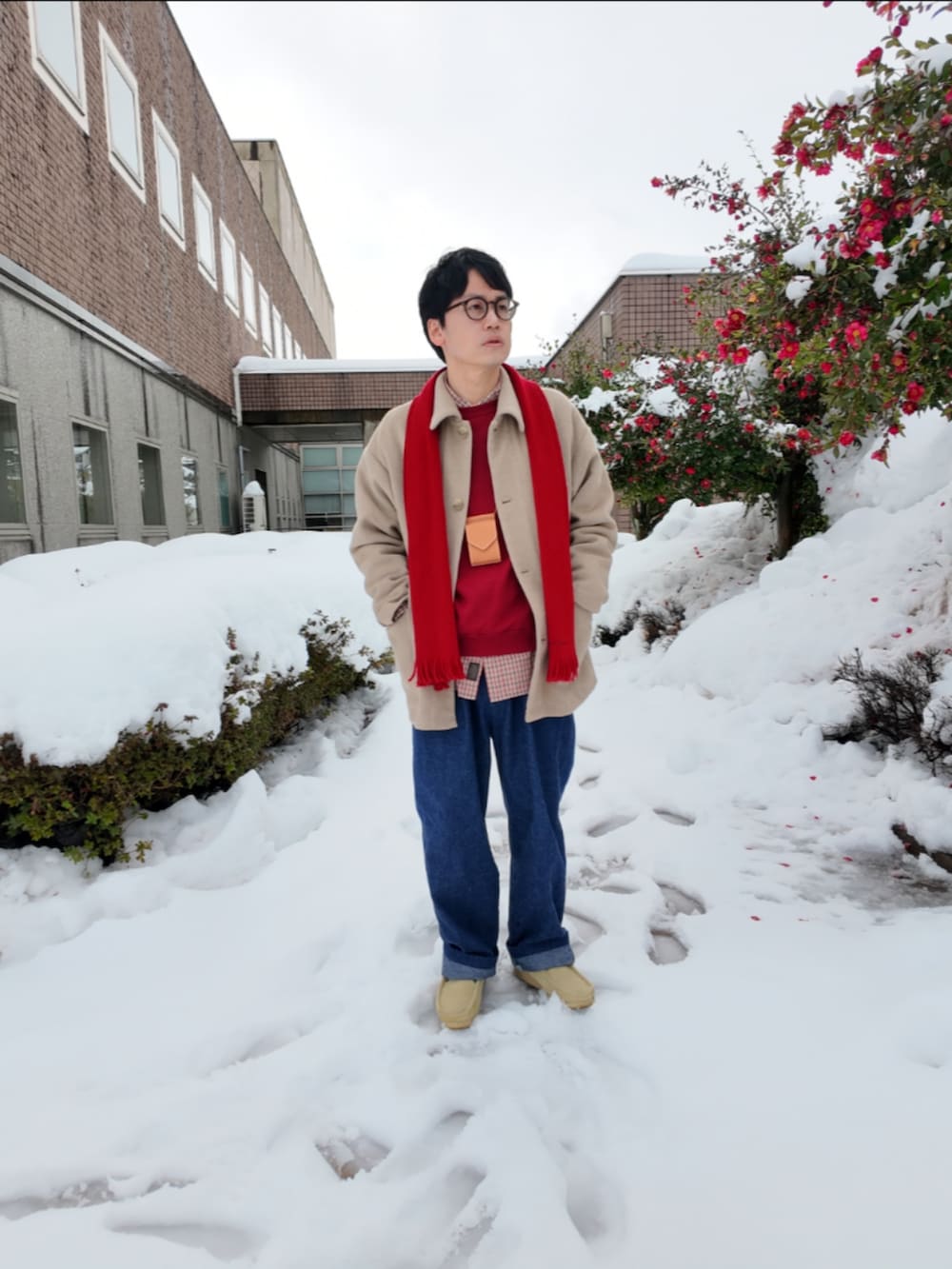 「メンズファッション、大人カジュアル、今日のコーデ、雪国、雪、ワラビー、ブーツ、デニムトラウザー、デニム、デニムパンツ、カバーオール、スウェット、ペンドルトン、マフラー、Paul Smith」|「A.PRESSEのType.1 Denim Trousers(スラックス、ブルー系)」を使った、九条∞(くじょうえいと)さん(メンズ・168cm)の冬コーディネートの5枚目の写真