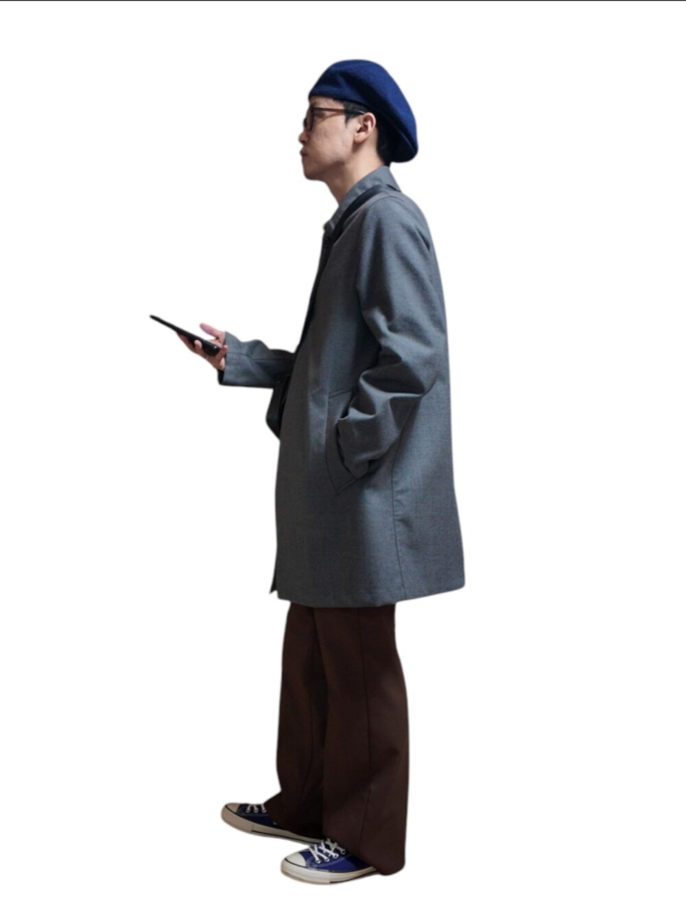 「おでかけコーデ、ステンカラーコート、メンズファッション、大人カジュアル、休日コーデ、今日のコーデ、秋コーデ、Traditional Weatherwear、ランチャーパンツ、カンゴール、ユニクロニット、セーター、スニーカー」｜「KANGOLのKANGOL BEAMS / キャスケット ネイビー　L（キャスケット、ブルー系）」を使った、九条∞(くじょうえいと)さん（メンズ・168cm）の秋コーディネートの4枚目の写真