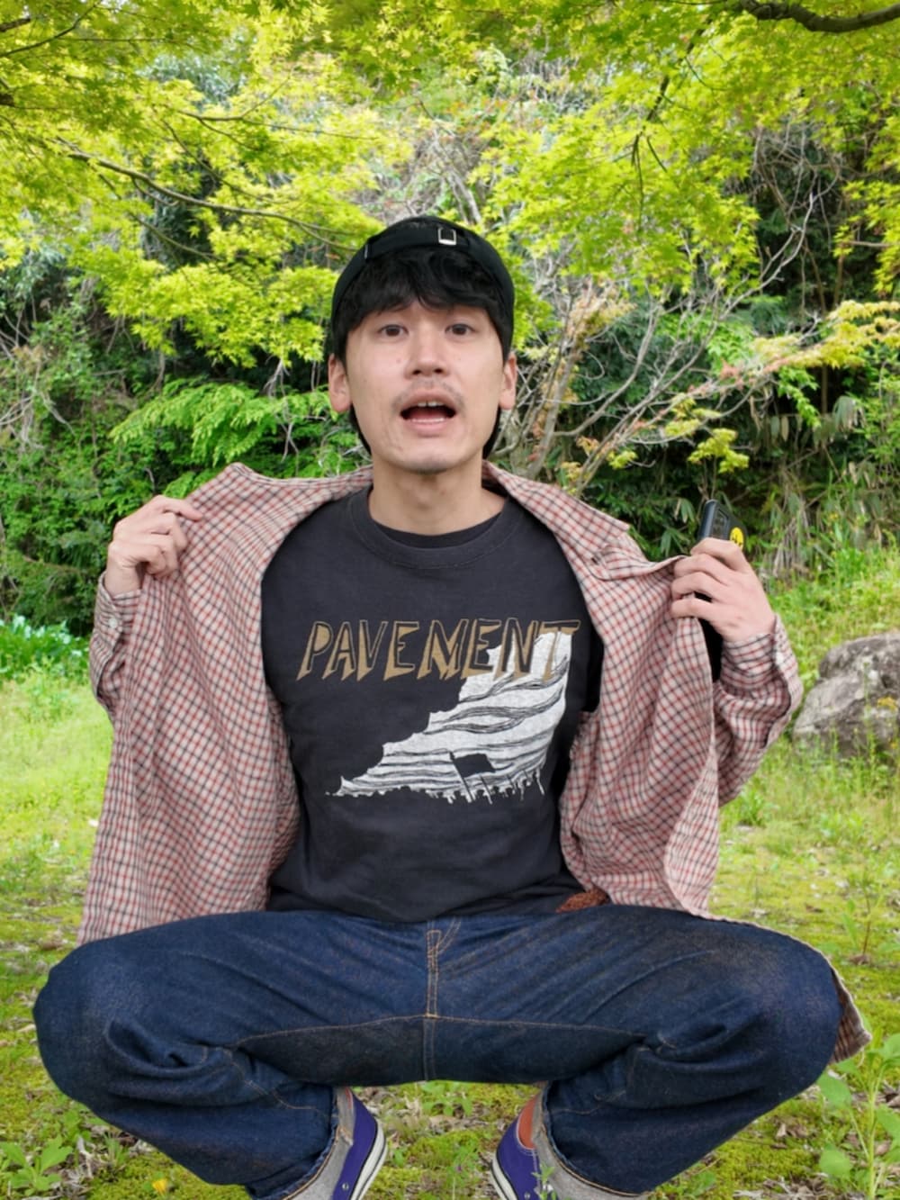 「メンズファッション、休日コーデ、今日のコーデ、バンドT、pavement、デニム、キャップ、チェックシャツ、ペンドルトン、西海岸、L.A、古着、古着MIX」｜「PENDLETONのチェックシャツ / size L　それほど古くない 00年代（シャツ/ブラウス、ベージュ系）」を使った、九条∞(くじょうえいと)さん（メンズ・168cm）の春コーディネートの2枚目の写真