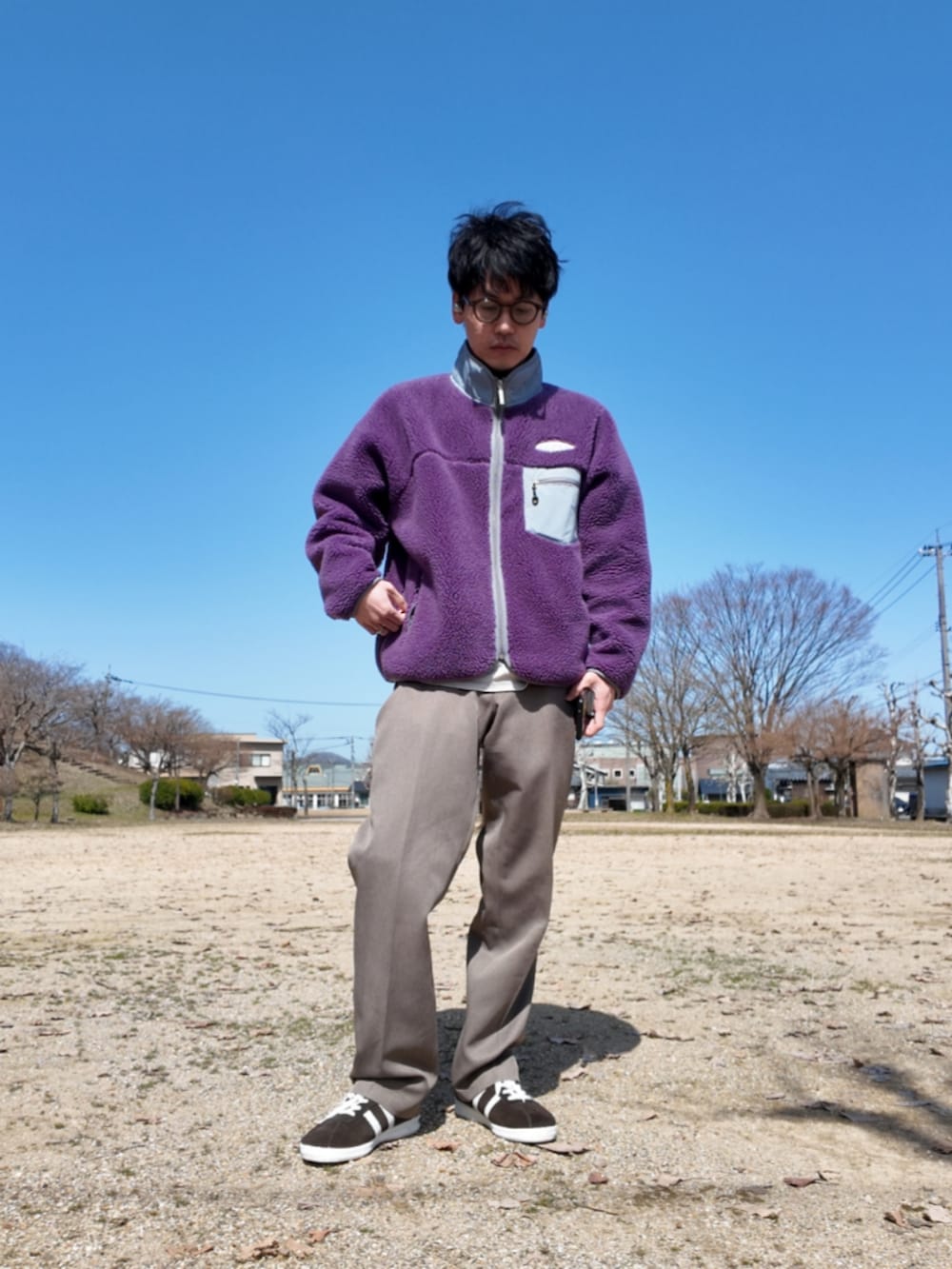 「古着MIX、メンズファッション、アクションスラックス、リーバイス、スラックス、古着、お洒落さんとつながりたい、大人カジュアル、今日のコーデ、ロンT、カットソー、ブラウン、眼鏡、メガネ男子、ボアフリース」|「Levi'sの90s ACTION SLACKS made in USA(スラックス、ベージュ系)」を使った、九条∞(くじょうえいと)さん(メンズ・168cm)の春コーディネートの2枚目の写真