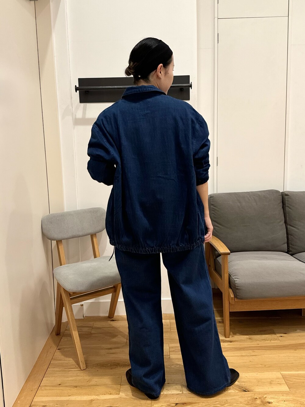 「レイヤードスタイル、お出かけコーデ、デニム、セットアップ、ボーダー、秋服準備はじめました、upper hights、Grow Organic、40代ファッション、アラフォー」|「URBAN RESEARCH DOORSのDenim Tuck Wide Pants(デニムパンツ、ブルー系)」を使った、クボさん(レディース・161cm)の夏コーディネートの3枚目の写真