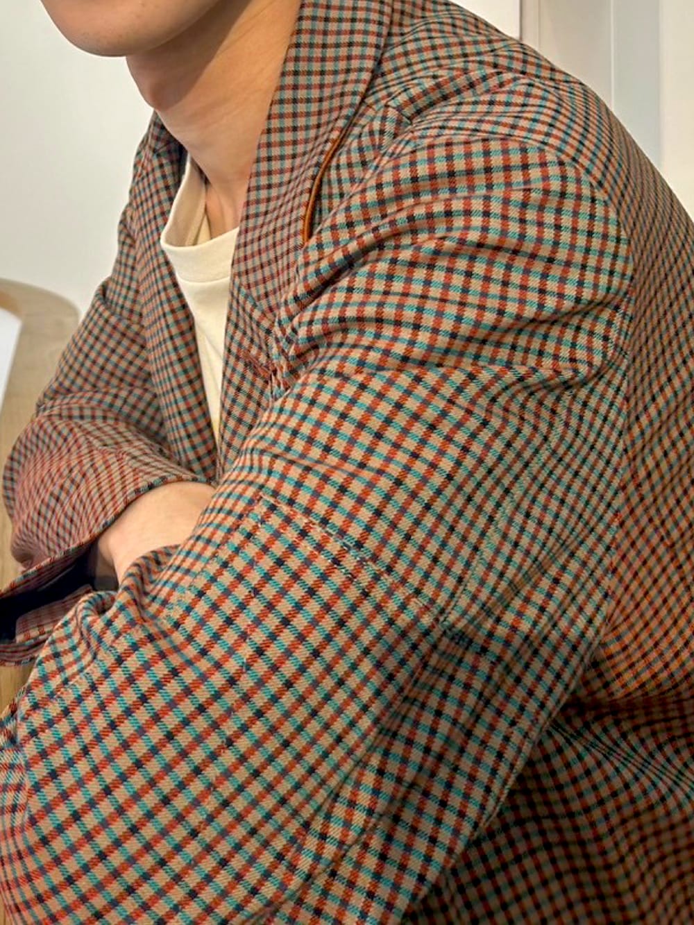「春服、デートコーデ、美術館コーデ、rotol、ドメスティックブランド、ギンガムチェック、テーラードジャケット、ワイドデニム、エンダースキーマ、サングラス、ジャケットコーデ」|「NEEDBY heritageの【NEEDBY】LUNA WIDE STRAIGHT(デニムパンツ、ブルー系)」を使った、ぺいこさん(メンズ・174cm)の春コーディネートの2枚目の写真