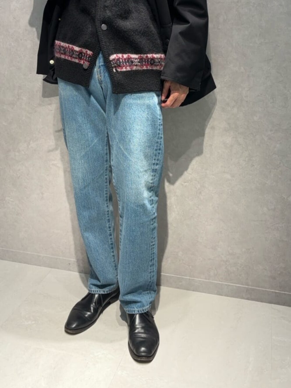 「TOMORROWLAND、トゥモローランド、barbour、BEDALE、TOMORROWLAND tricot、EDWIN、ブルゾン、別注、デニム、ジャカードニット、フェアアイル、カーディガン」｜「TOMORROWLAND の【別注】Barbour Bedale ウールコットン ブルゾン（ブルゾン、ブラック系）」を使った、Isogai_TOMORROWLANDさん（メンズ・180cm）の秋コーディネートの3枚目の写真