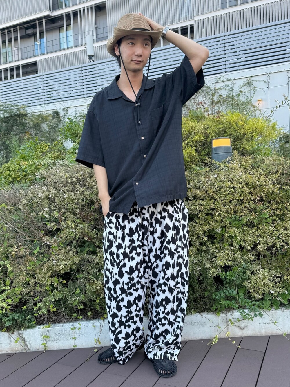 「override 、麦わら帽子、テンガロンハット、柄物、シンプルコーデ、カジュアルコーデ」｜「OVERRIDEのOVERRIDE WASHABLE BD STRAP HAT SGP / オーバーライド（ハット、ベージュ系）」を使った、おたけさん（メンズ・180cm）の夏コーディネートの3枚目の写真