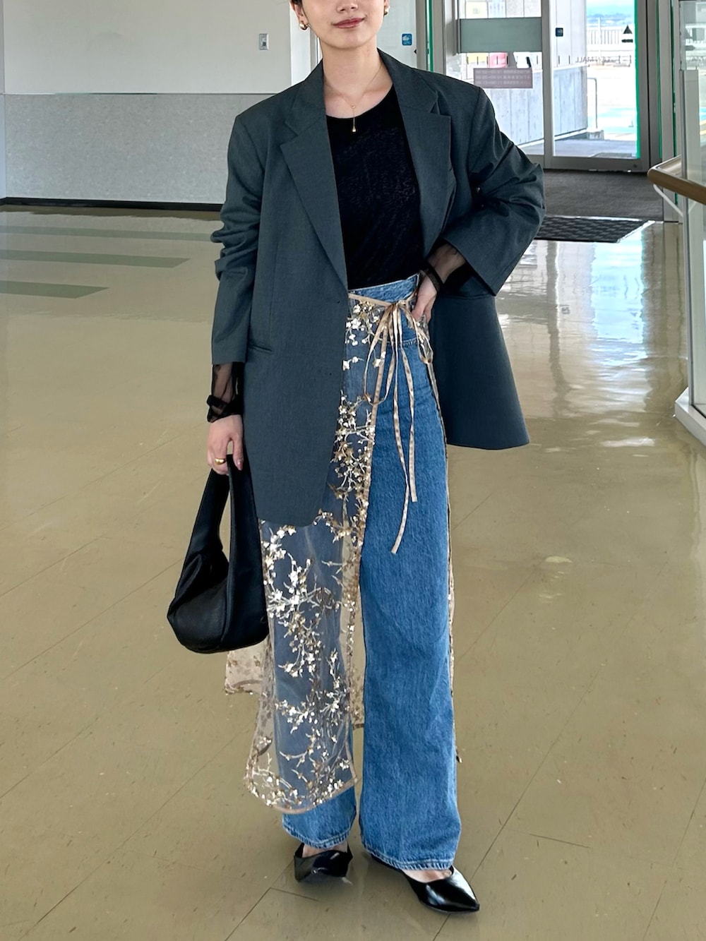 「アツいコーデ全部見せ、お出かけコーデ、秋服準備はじめました、ラップスカート、スパンコール、ジャケット、ジャケットスタイル、レイヤードスタイル、レイヤード、デニム、デニムパンツ、ハンドバッグ、シアートップス、きれいめカジュアル、デートコーデ」｜「CIAOPANIC TYPYの袖切替シアーアソートTEE（Tシャツ/カットソー、ブラック系）」を使った、𝚔𝚘𝚌𝚘𝚊さん（レディース・160cm）の夏コーディネートの2枚目の写真
