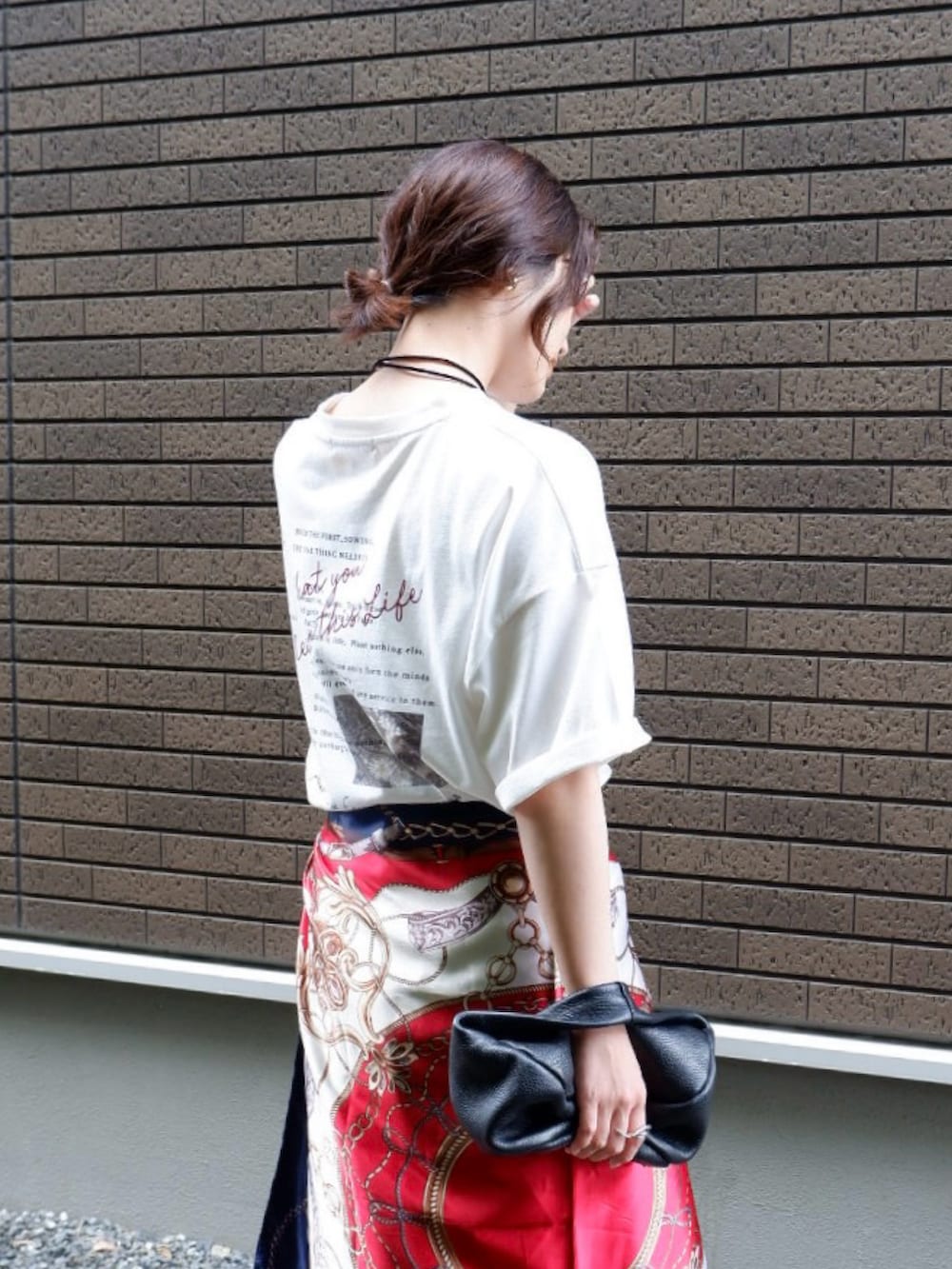 「PR、Tシャツ、プチプラ、デニム、デニムパンツ、ワイドパンツ、シンプルコーデ、休日スタイル、スカーフ、レイヤードスタイル、お出かけコーデ、チョーカーネックレス、雨の日コーデ、白Tシャツ、レタリング」｜「tiptopのレタリングBIGTシャツ（Tシャツ/カットソー、ホワイト系）」を使った、𝚔𝚘𝚌𝚘𝚊さん（骨格ナチュラル・レディース・160cm）の夏コーディネートの2枚目の写真